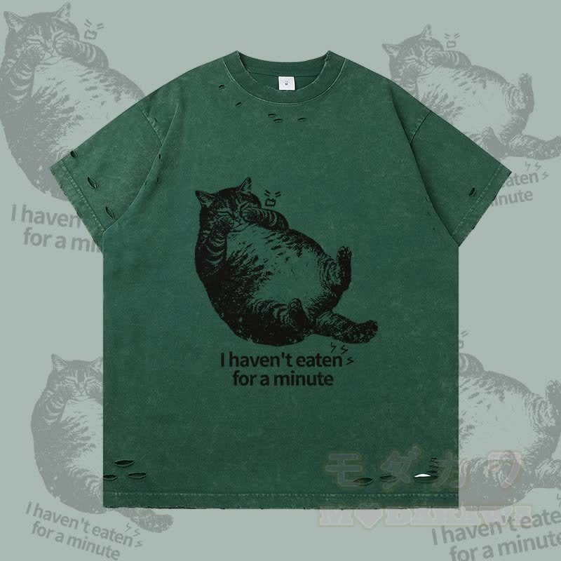 Ich habe seit einer Minute nichts gegessen – Modakawa T-Shirt mit Katzenmotiv und Rissen - Grün - 2XL - image 4