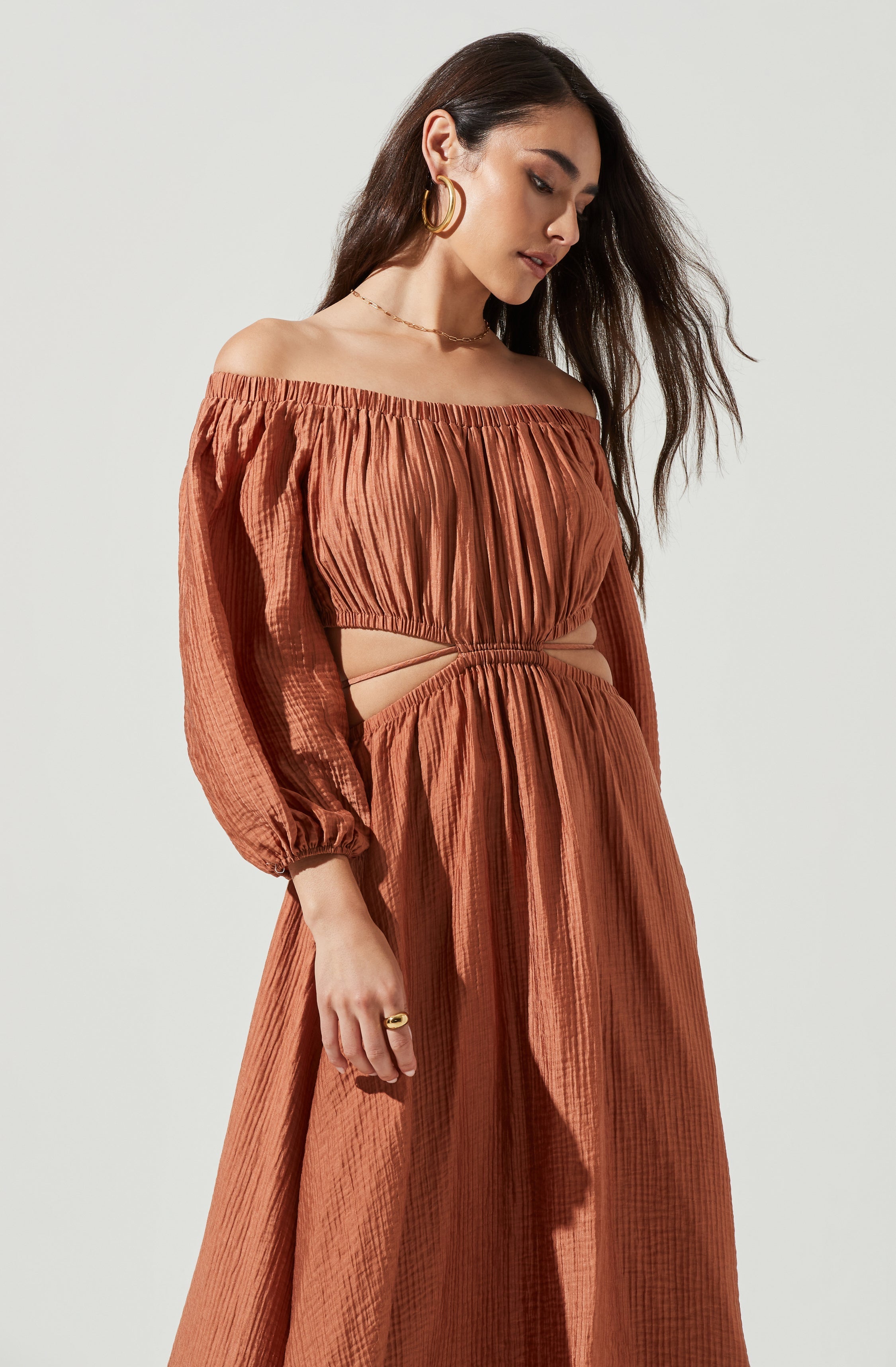 Cassian Cutout Off Shoulder Midi Dress-Aljck