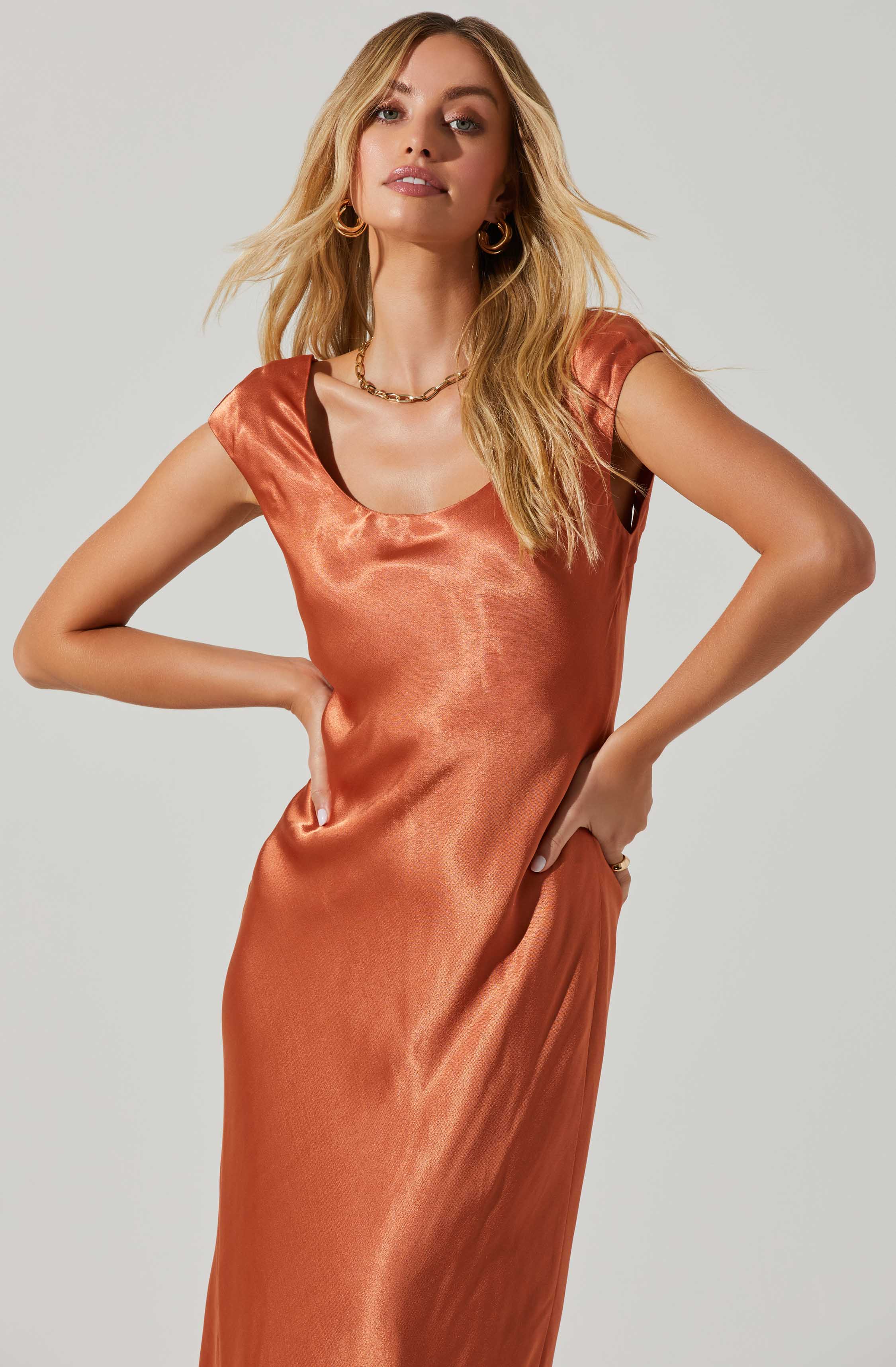 Makenna Scoop Neck Open Back Midi Dress-Aljck