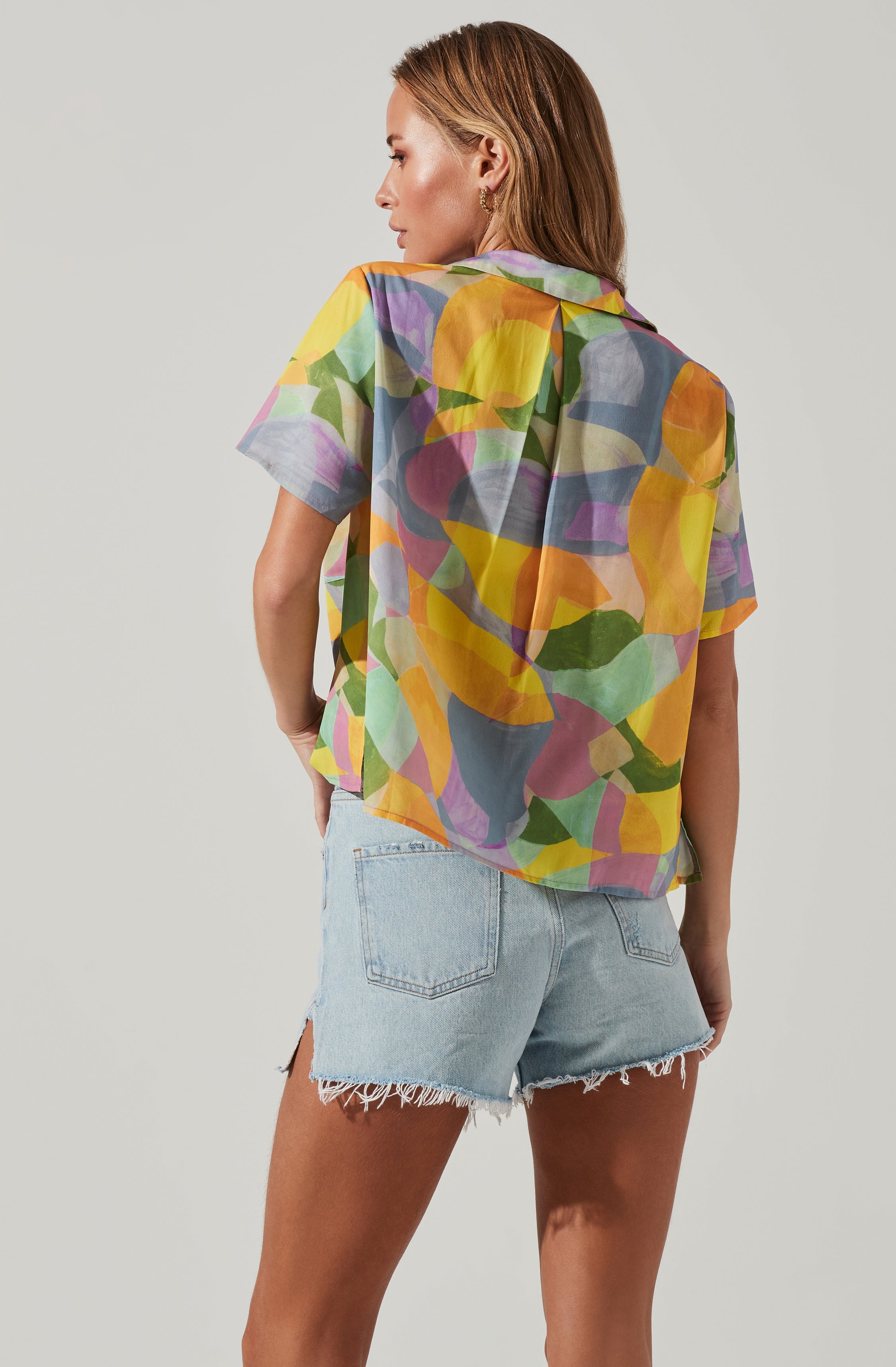 Tourist Abstract Print Button Down Top-Aljck