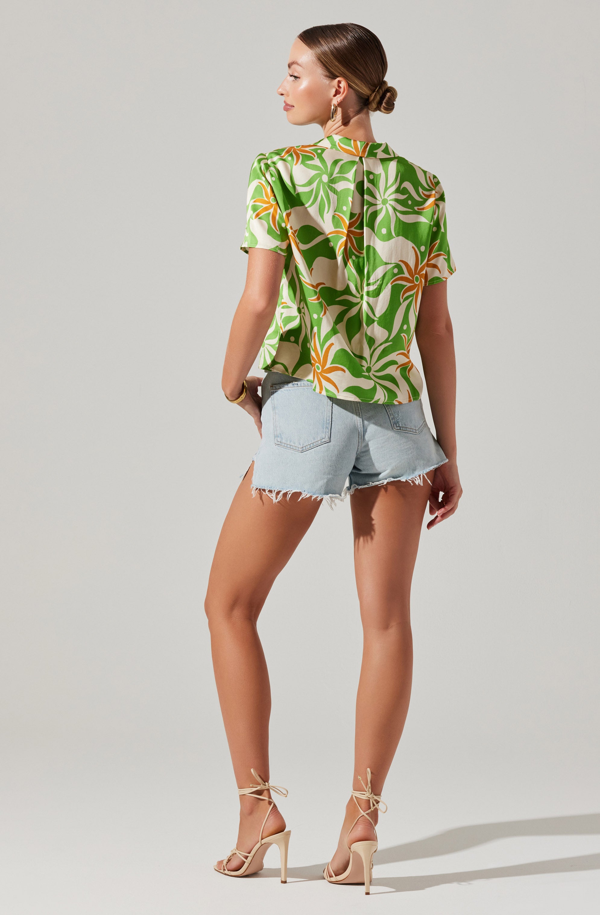 Tourist Tropical Print Top-Aljck