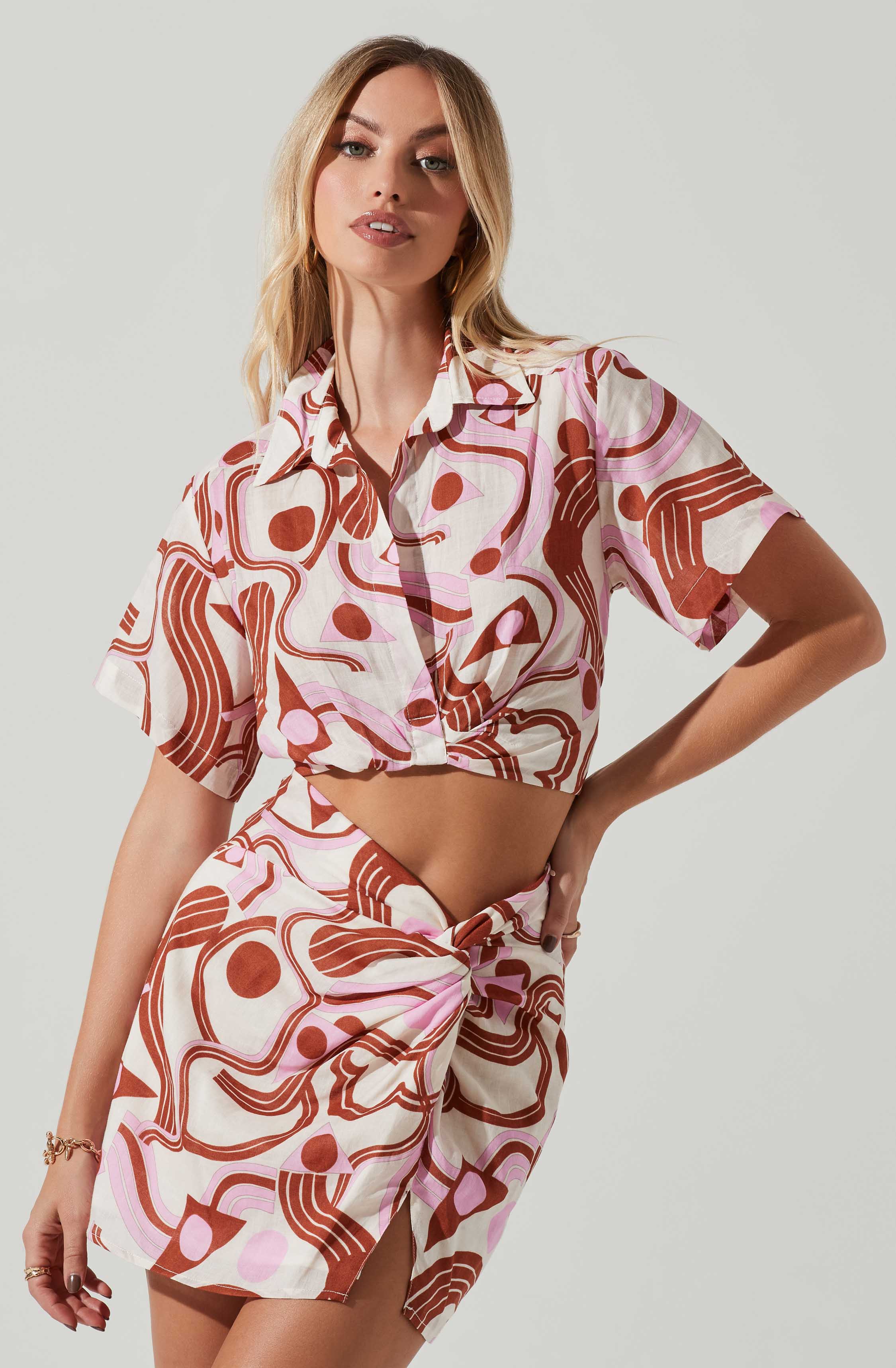 Tamela Collared Short Sleeve Crop Top-Aljck