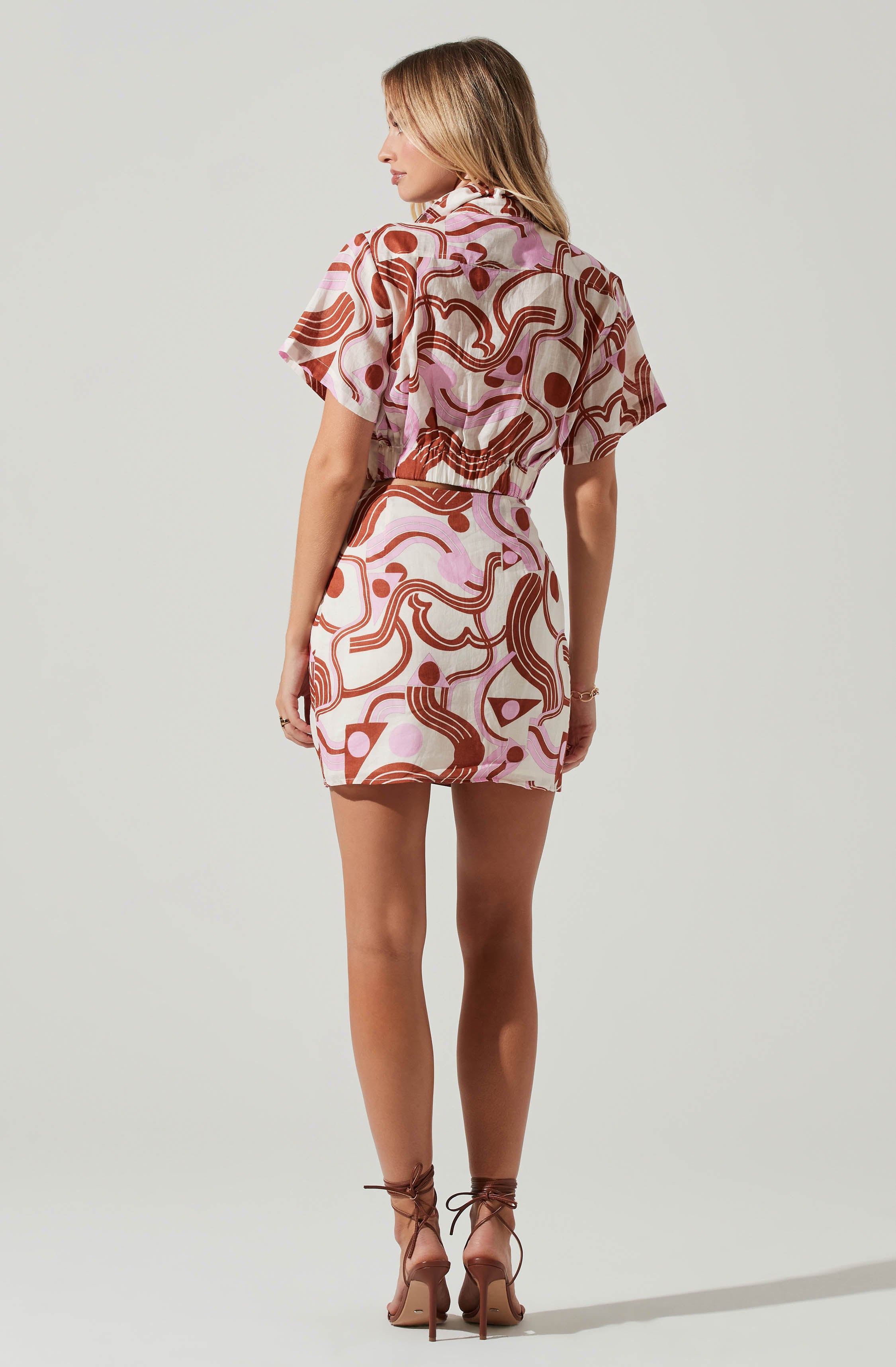 Tamela Collared Short Sleeve Crop Top-Aljck