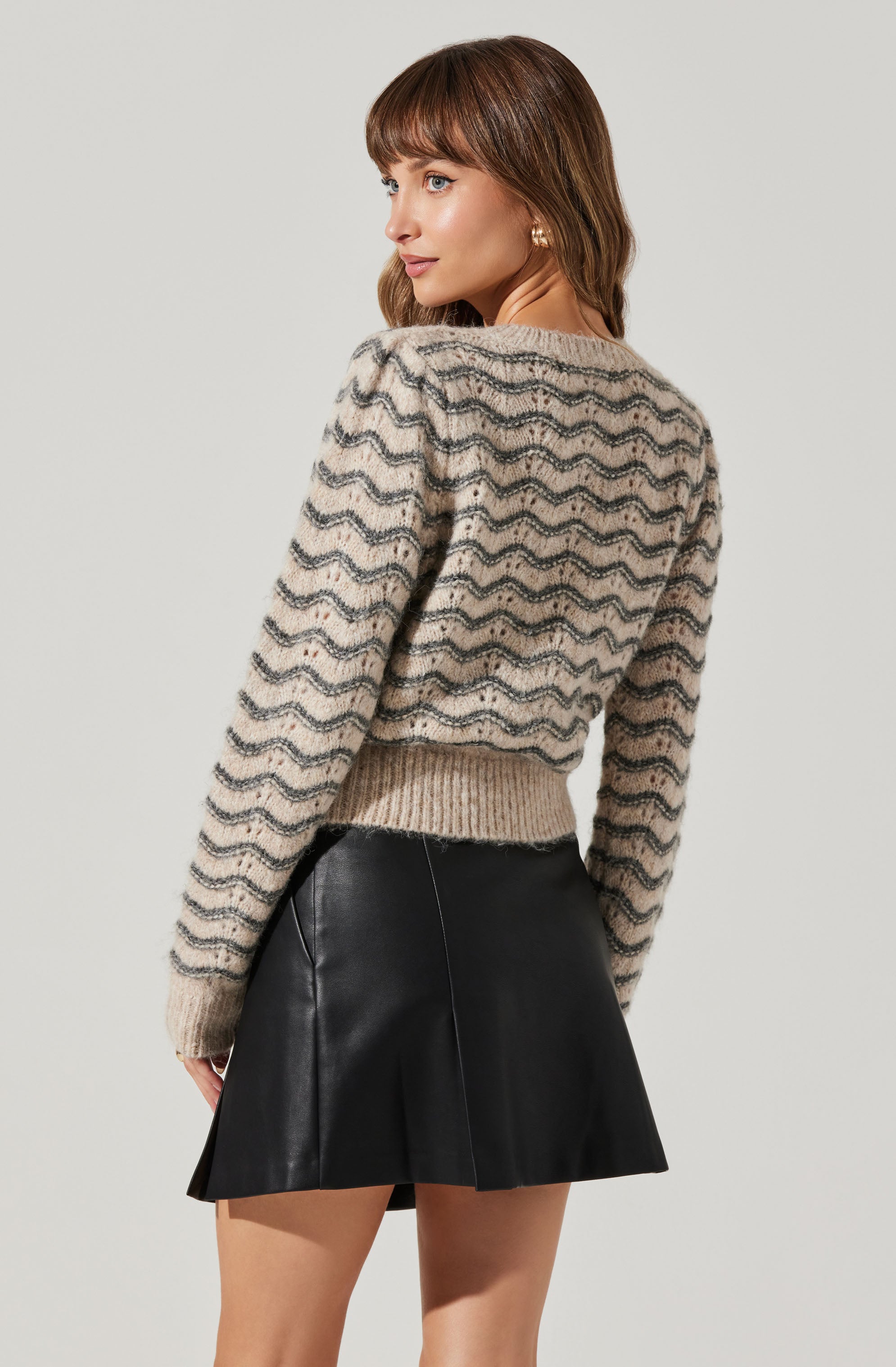 Jaylani Wavy Striped Sweater-Aljck