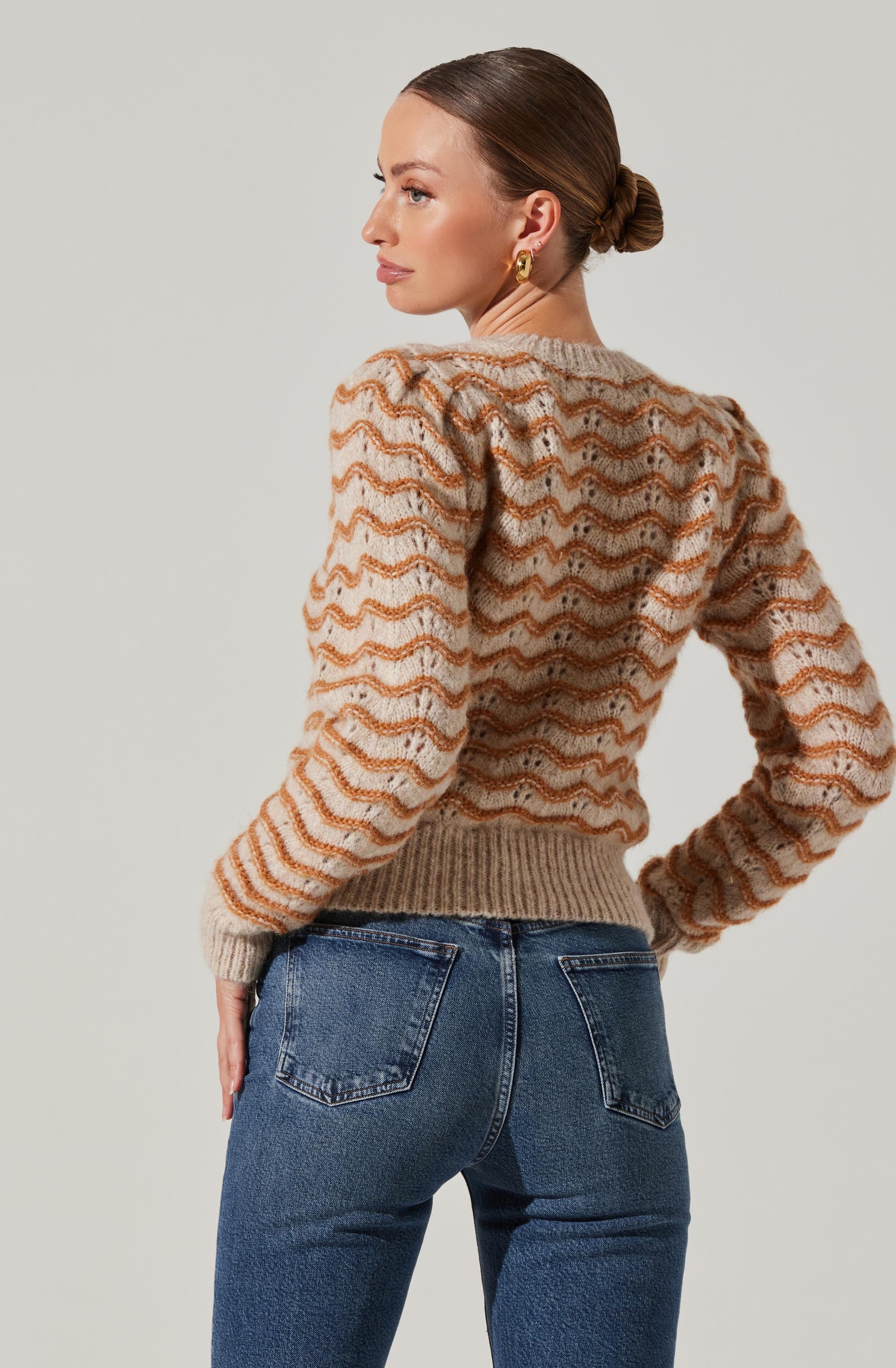 Jaylani Wavy Striped Sweater-Aljck