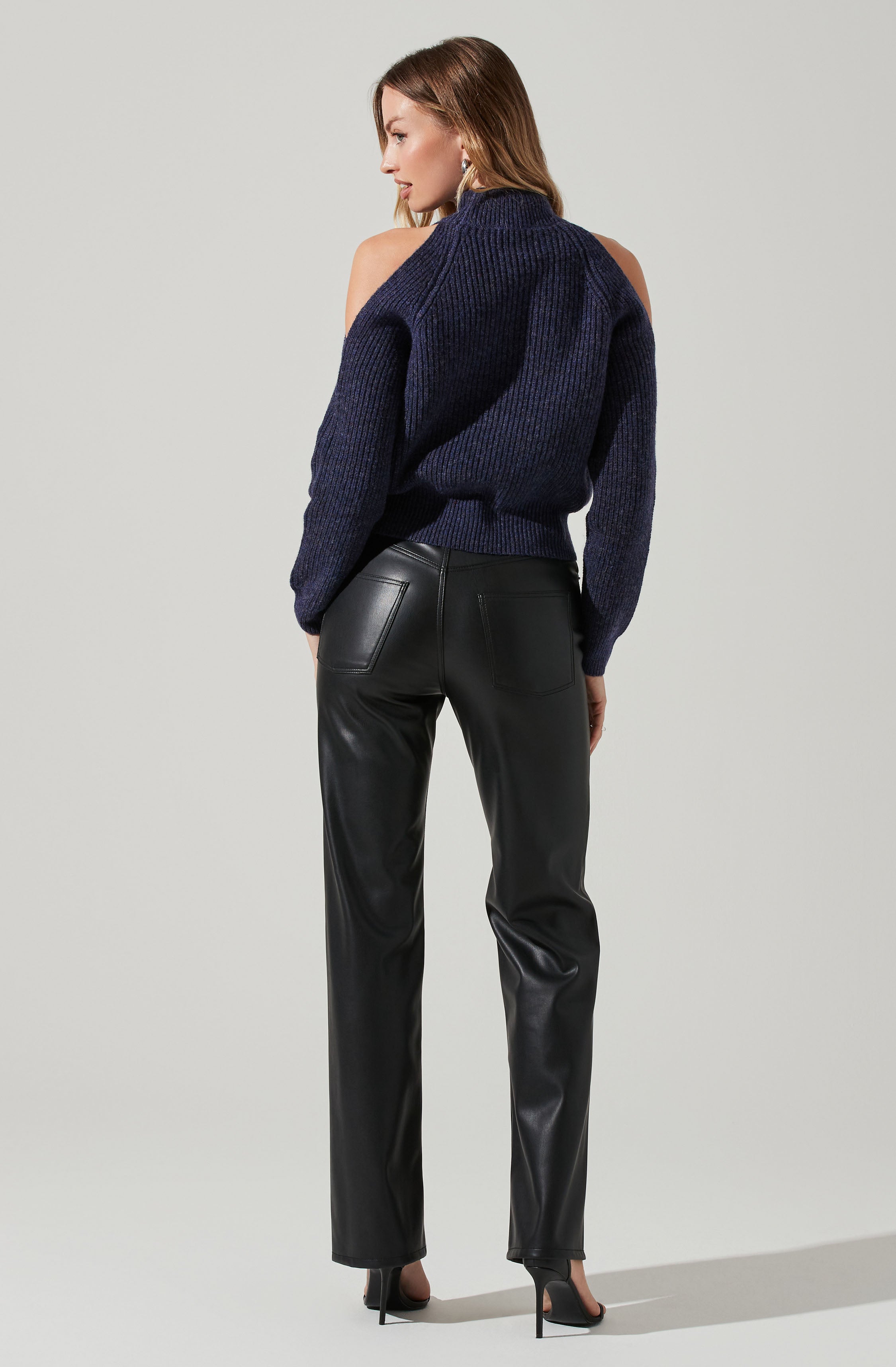 Tori Cold Shoulder Sweater-Aljck