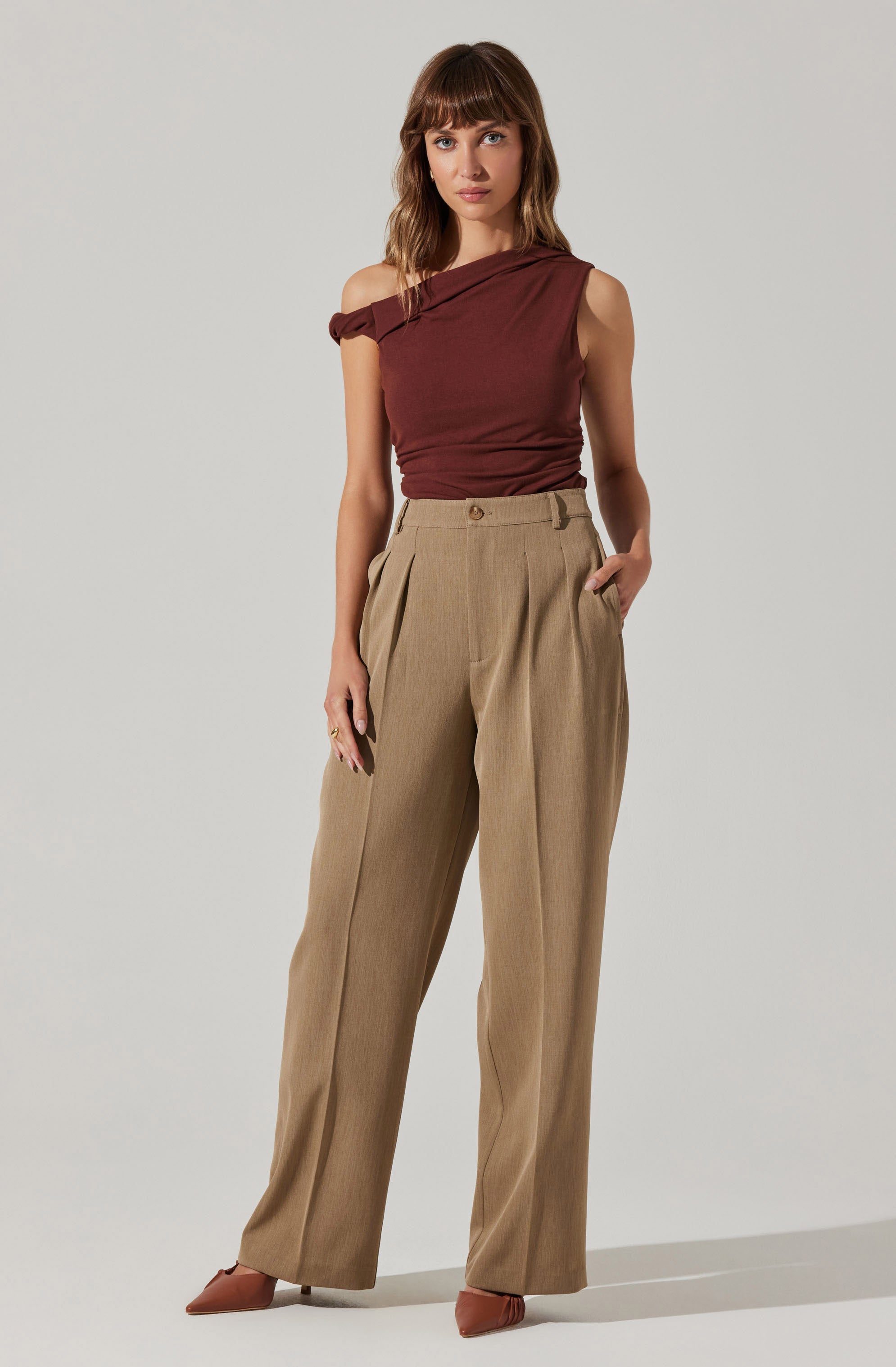 Zivon Asymmetrical Sleeveless Top-Aljck