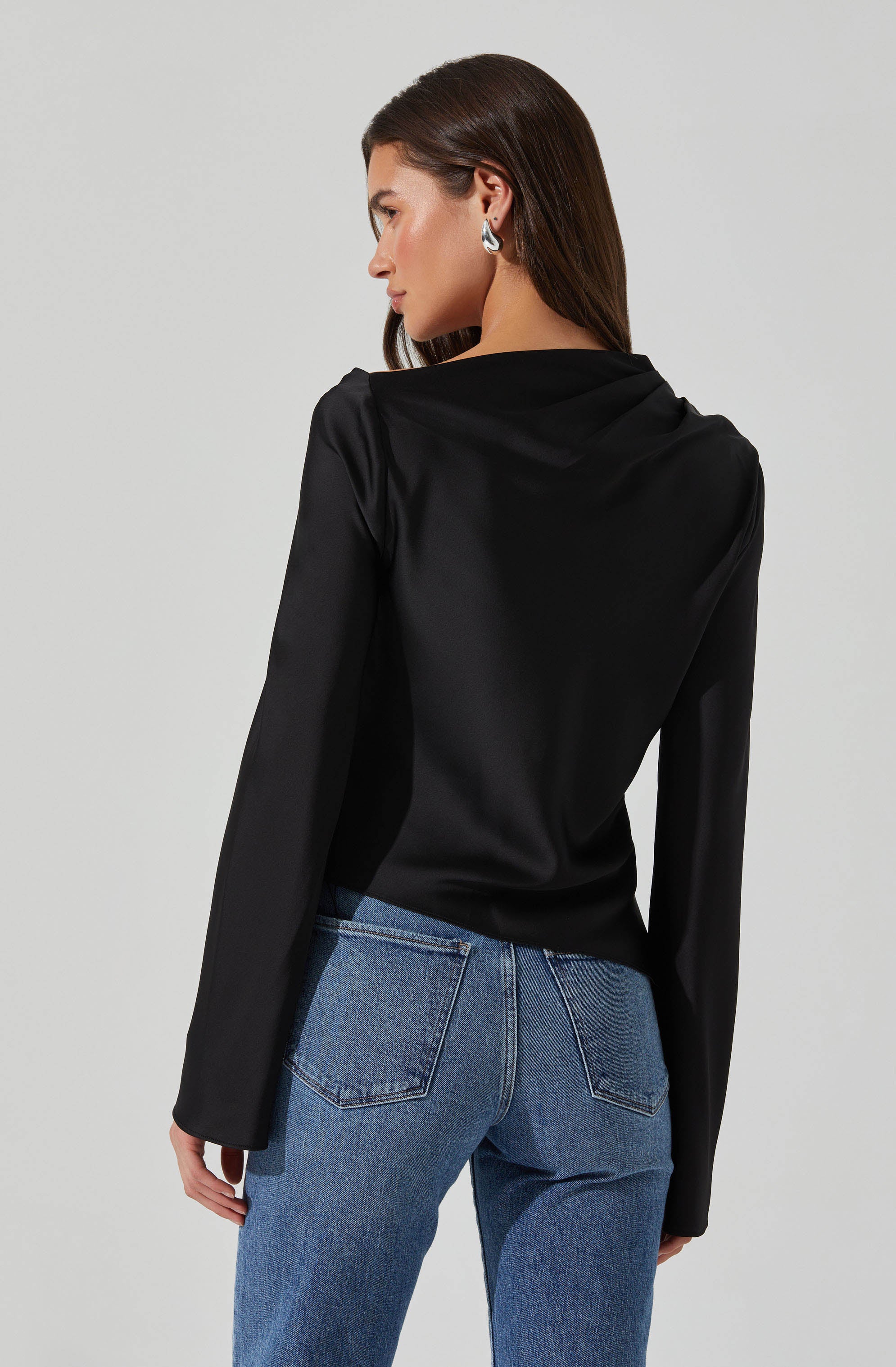 Aniyah Asymmetrical satin top-Aljck