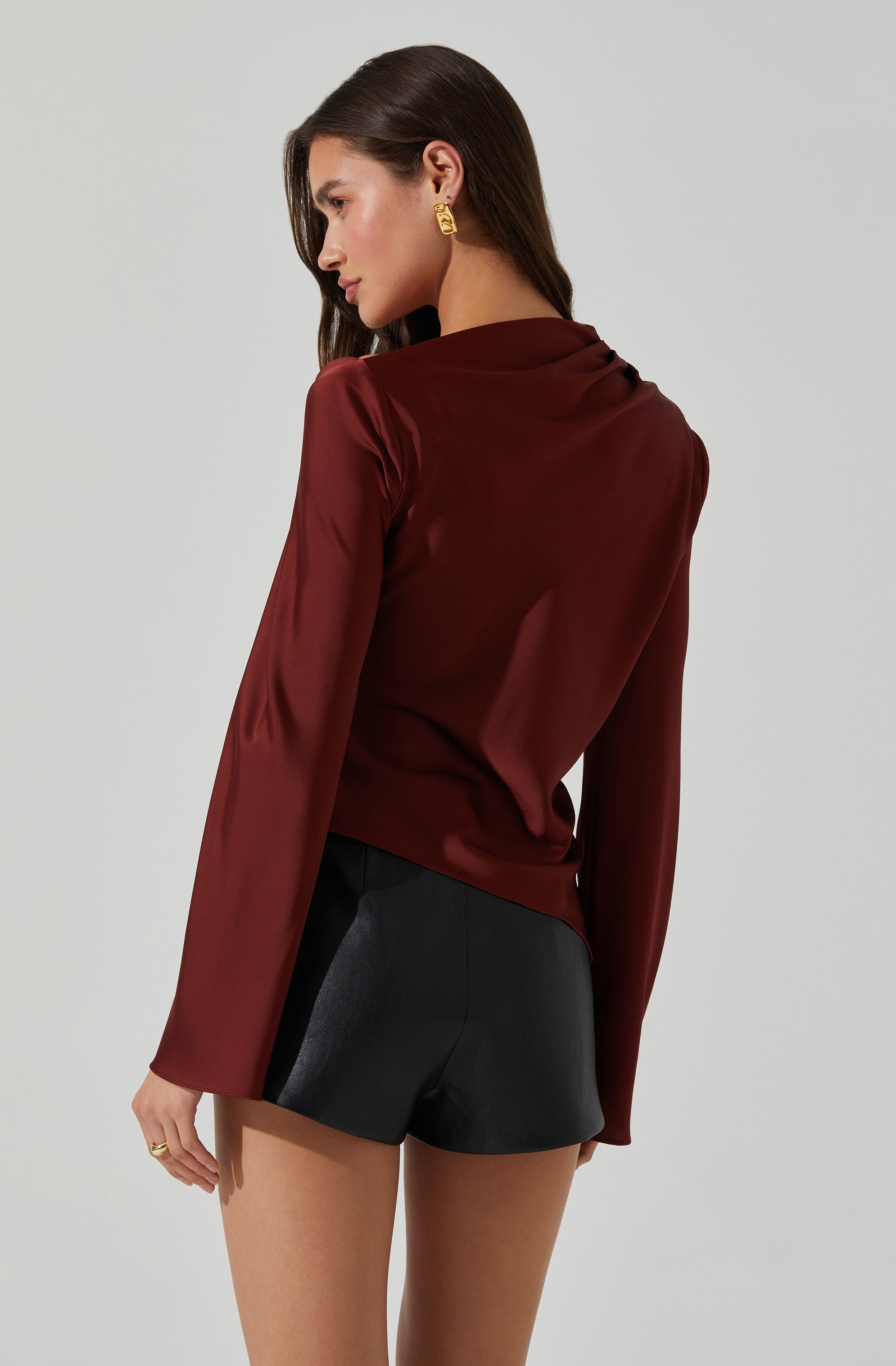 Aniyah Asymmetrical satin top-Aljck