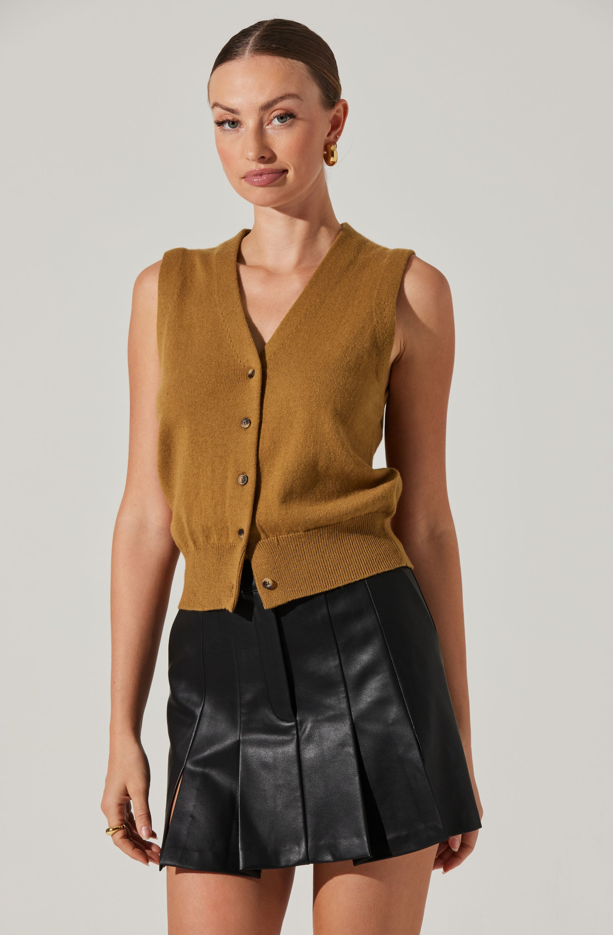Eira Button-Up Sweater Vest-Aljck