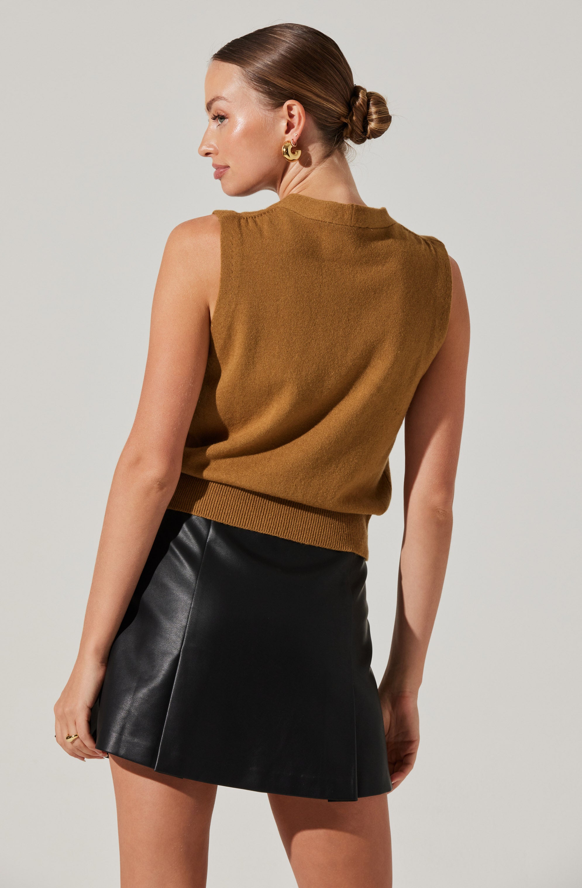 Eira Button-Up Sweater Vest-Aljck