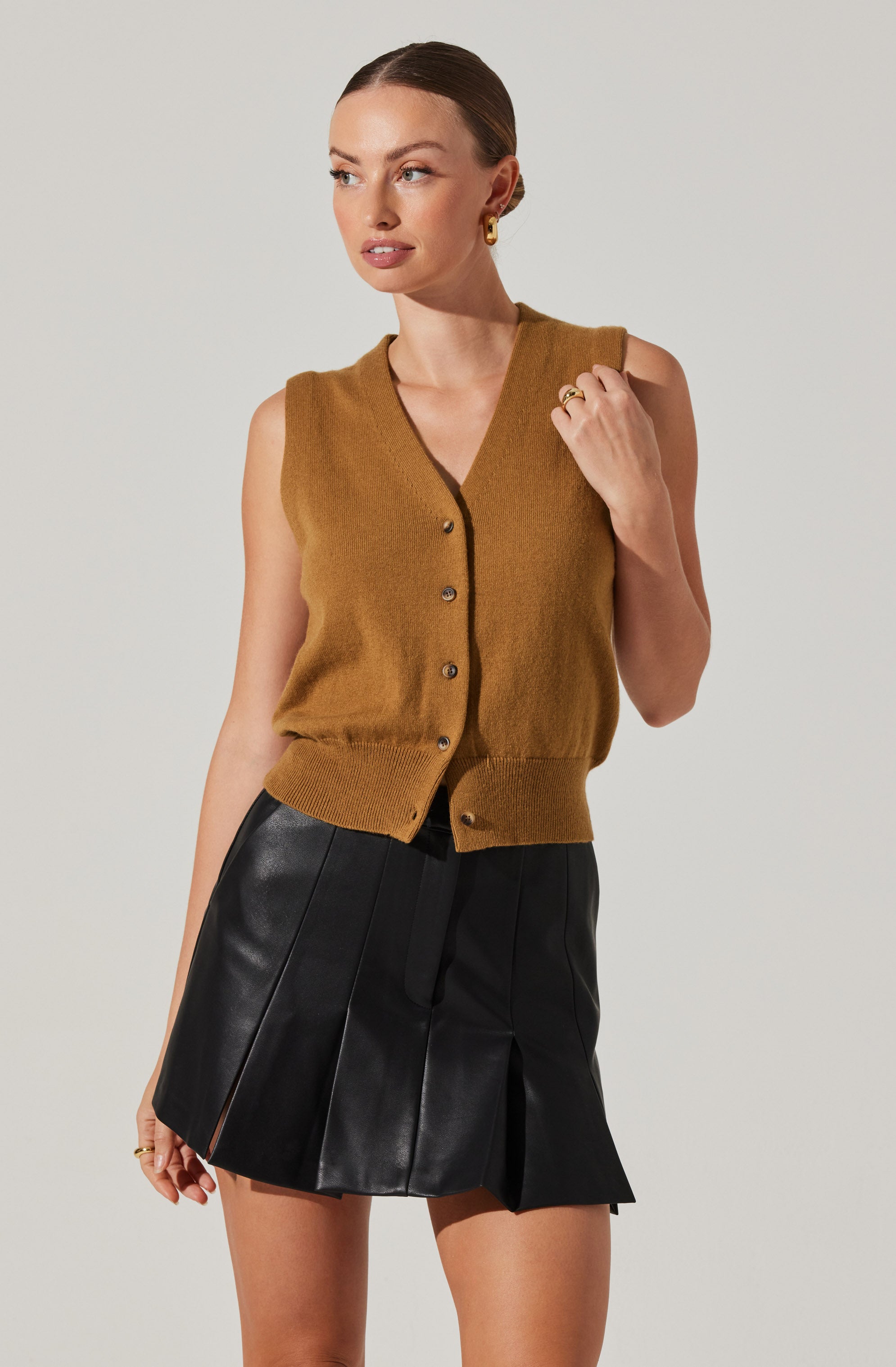 Eira Button-Up Sweater Vest-Aljck