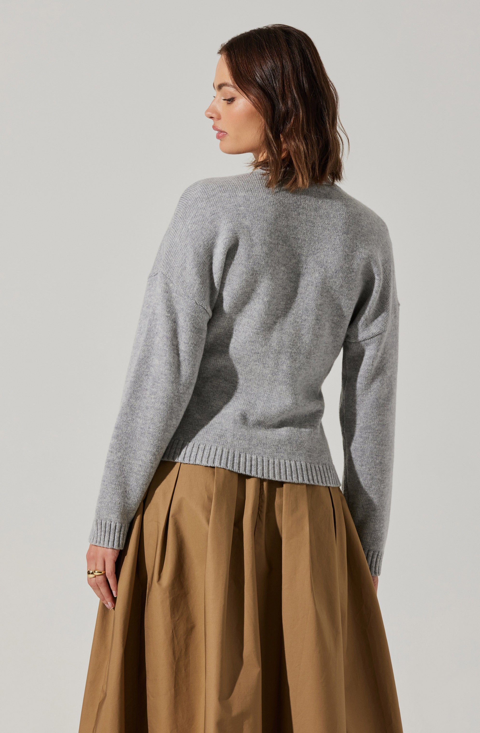 Saffi V-Neck Cardigan-Aljck