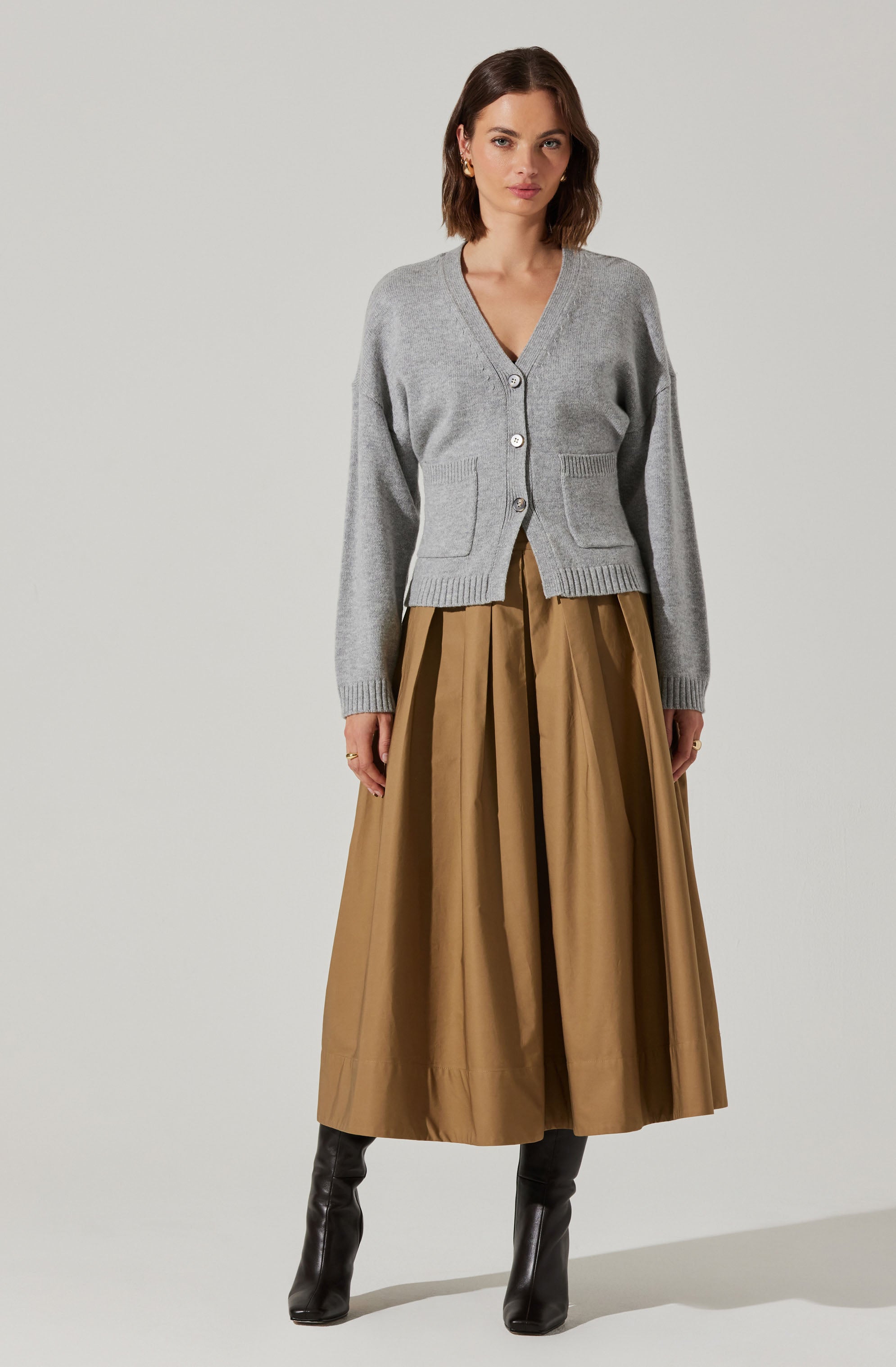 Saffi V-Neck Cardigan-Aljck