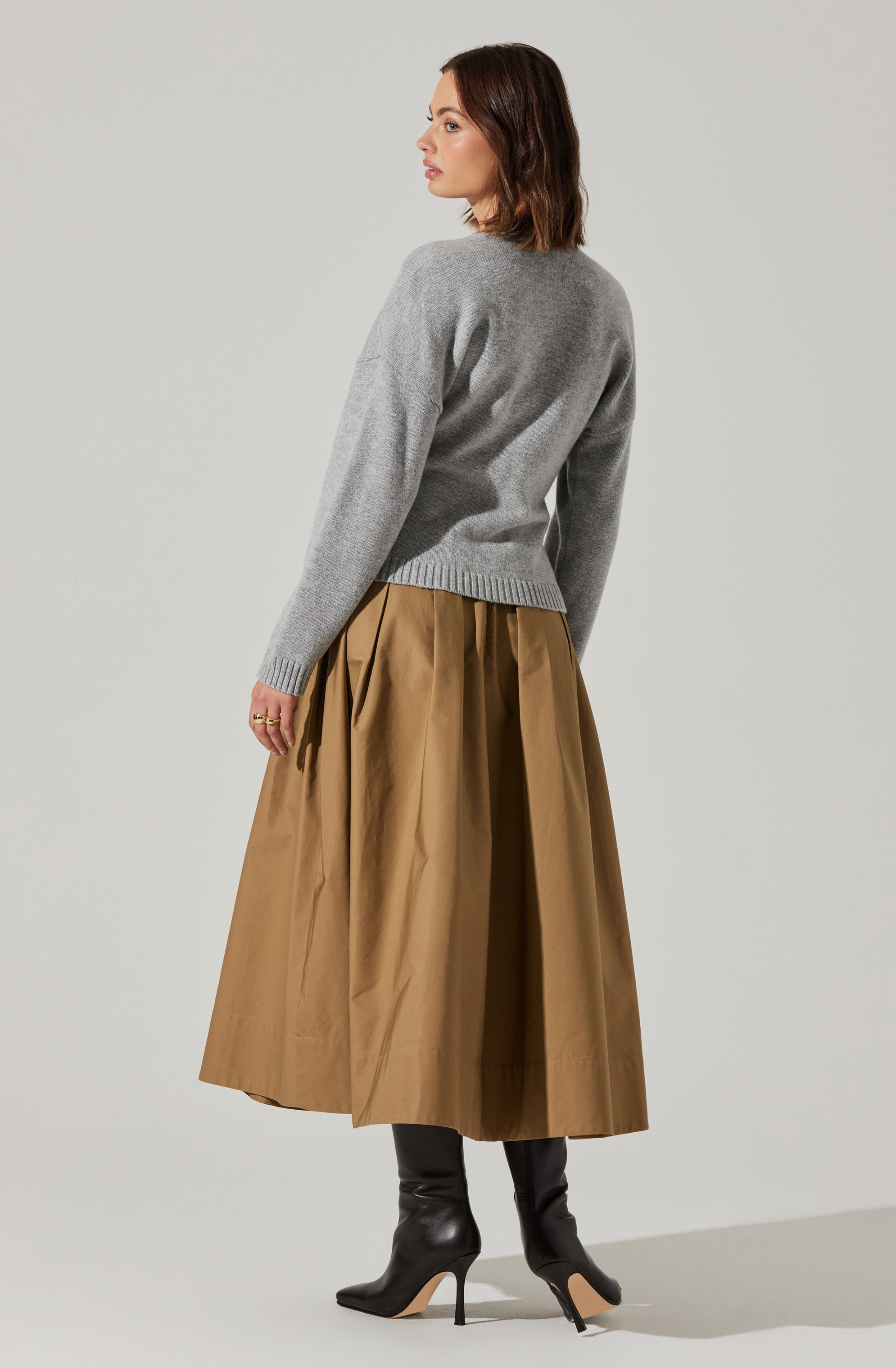 Saffi V-Neck Cardigan-Aljck