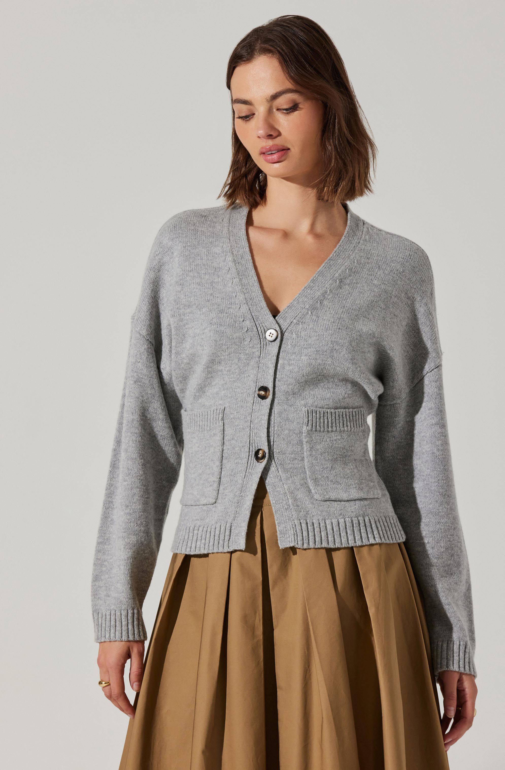 Saffi V-Neck Cardigan-Aljck