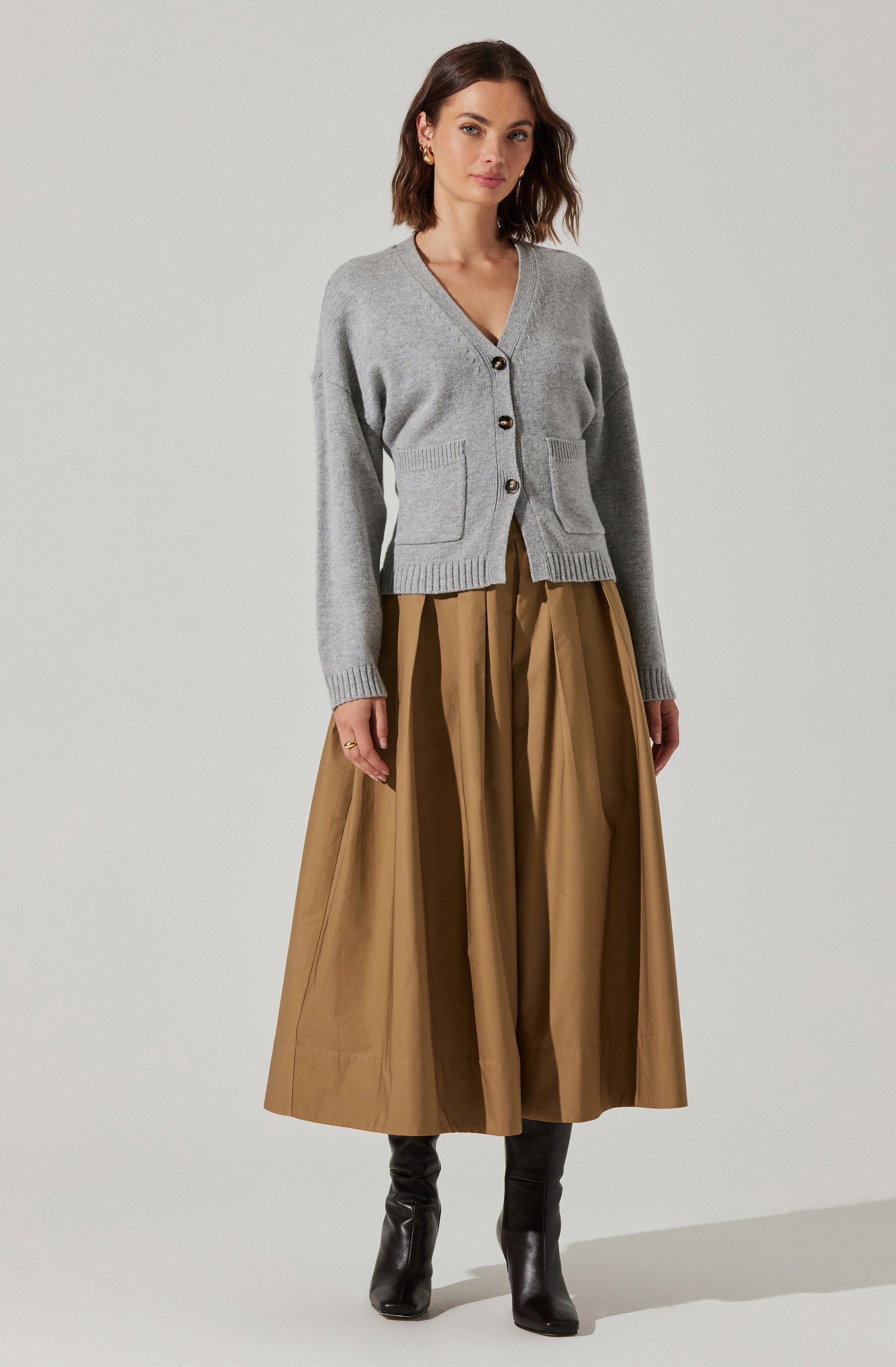 Saffi V-Neck Cardigan-Aljck