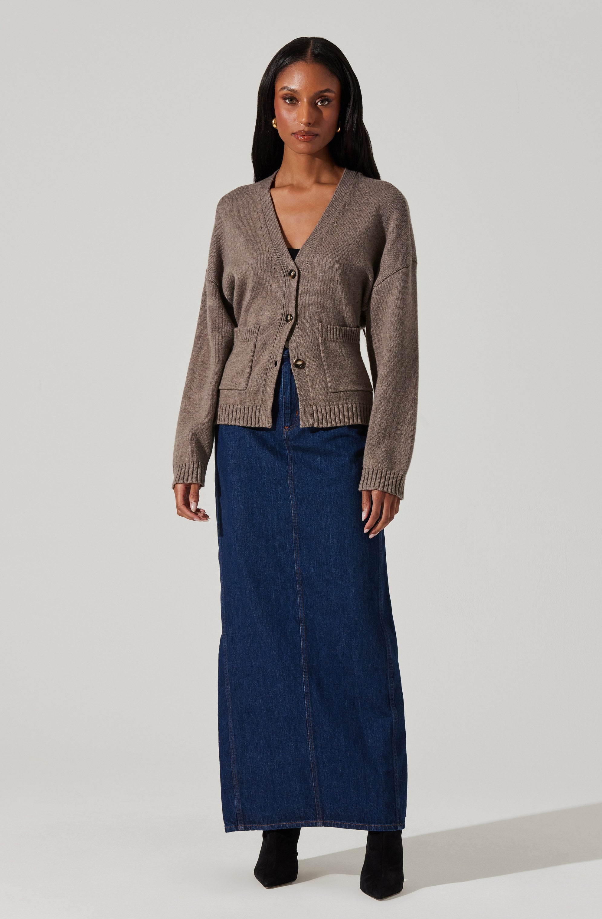 Saffi V-Neck Cardigan-Aljck