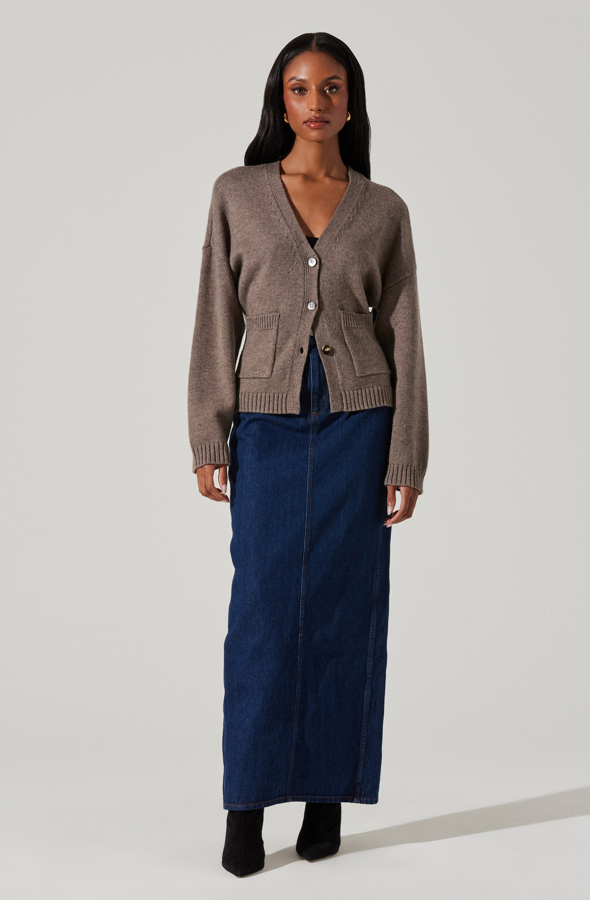 Saffi V-Neck Cardigan-Aljck