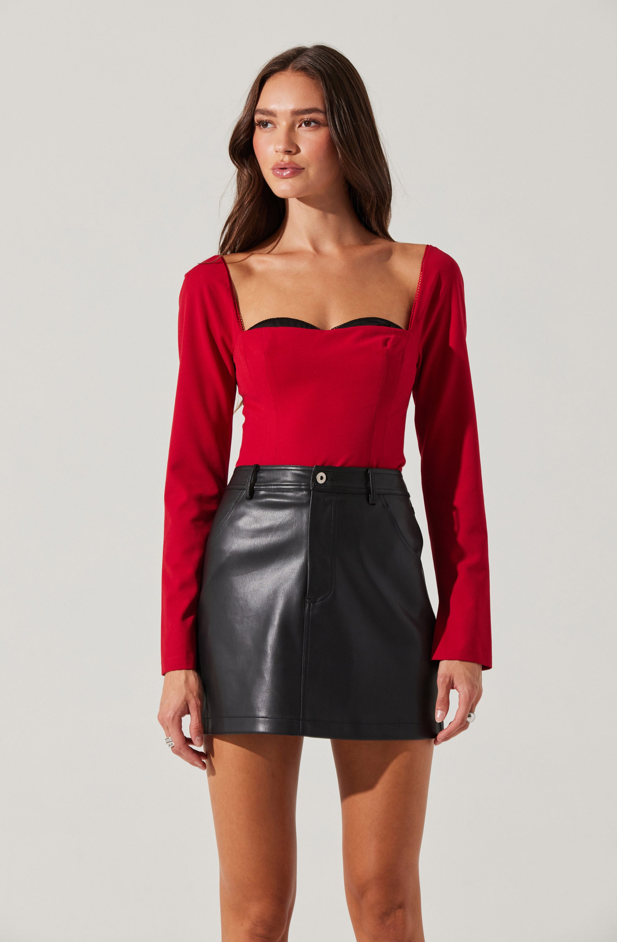 Whitley Peekaboo Contrast Top-Aljck