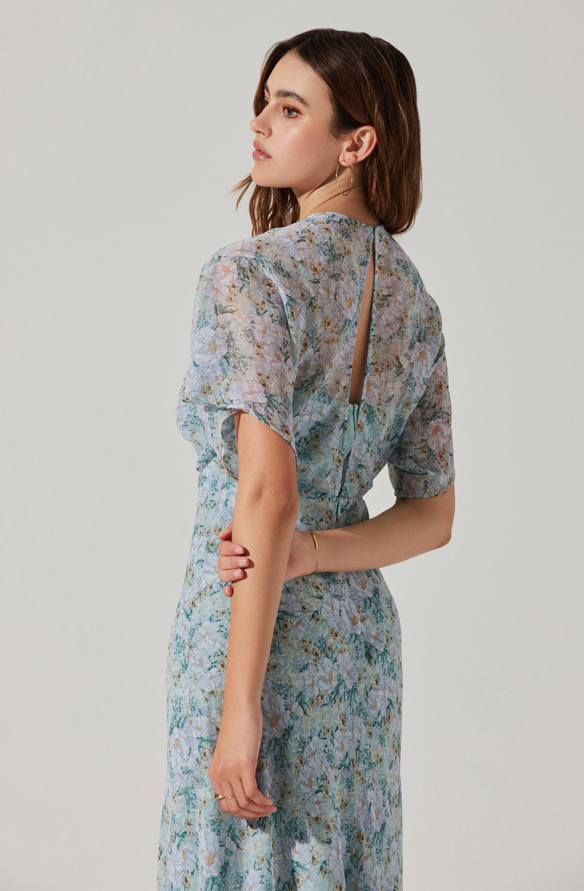 Flutter Sleeve Open Back Maxi Dress-Aljck