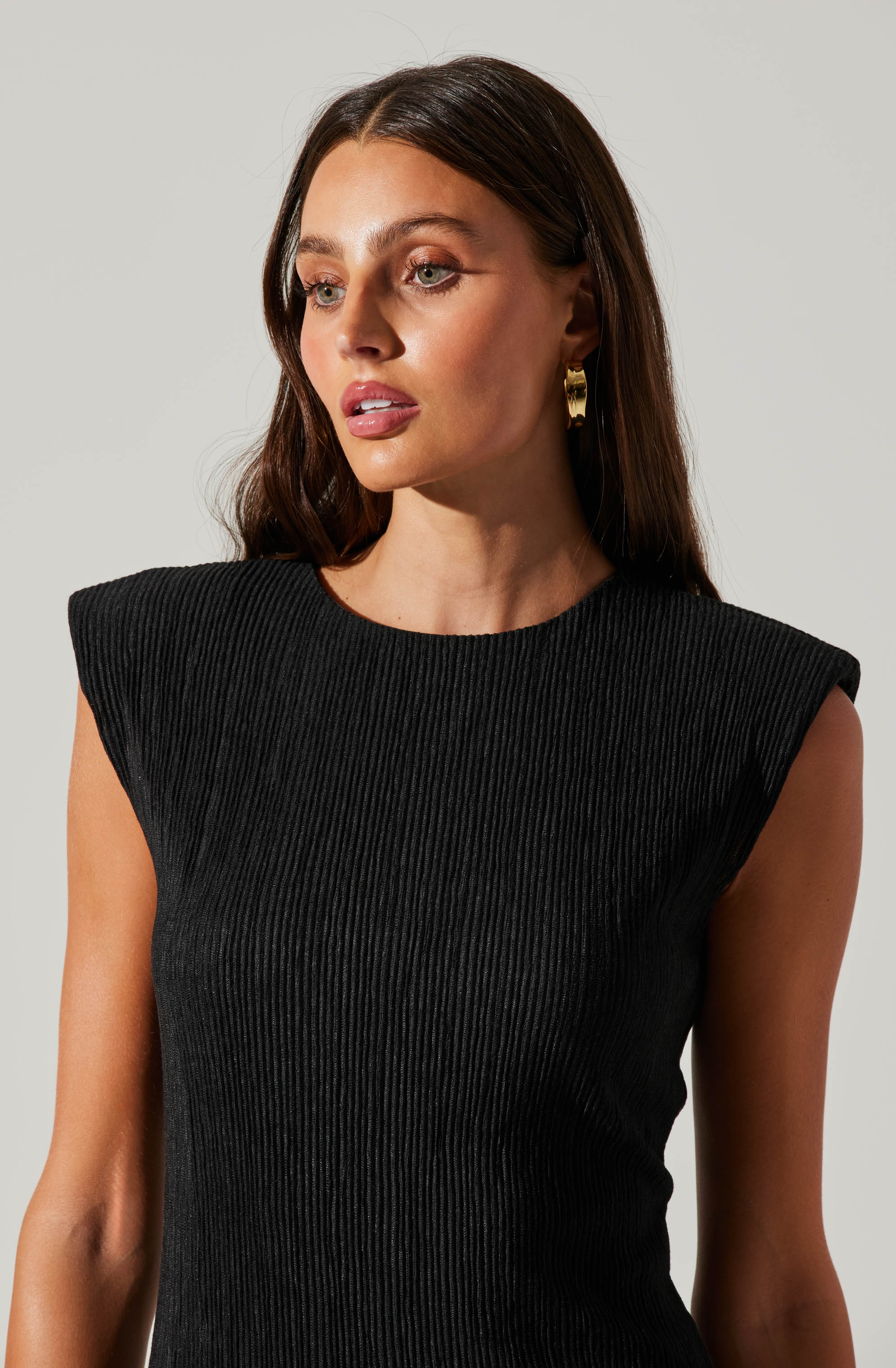 Plisse Straight Neck Midi Dress-Aljck