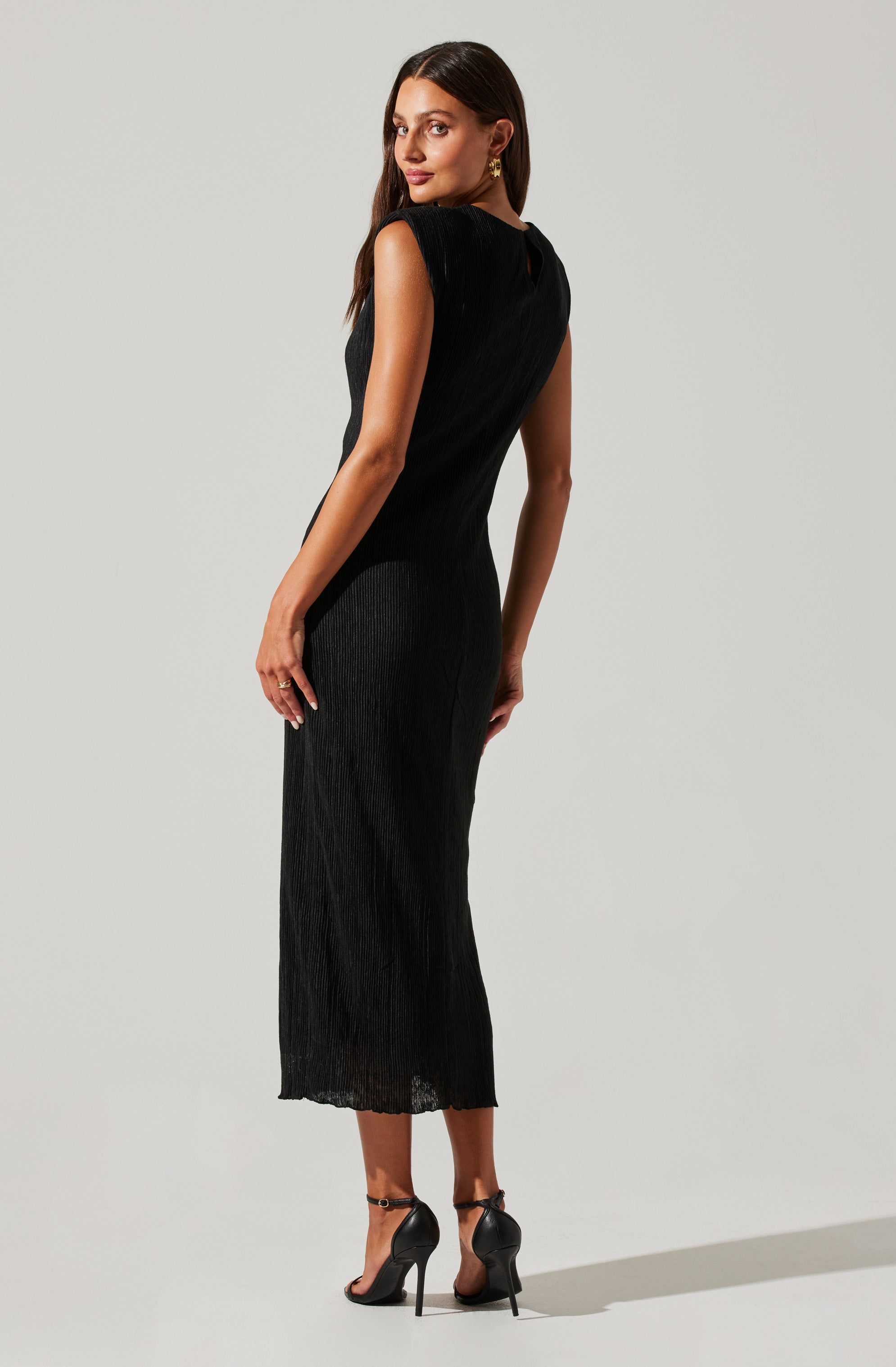 Plisse Straight Neck Midi Dress-Aljck