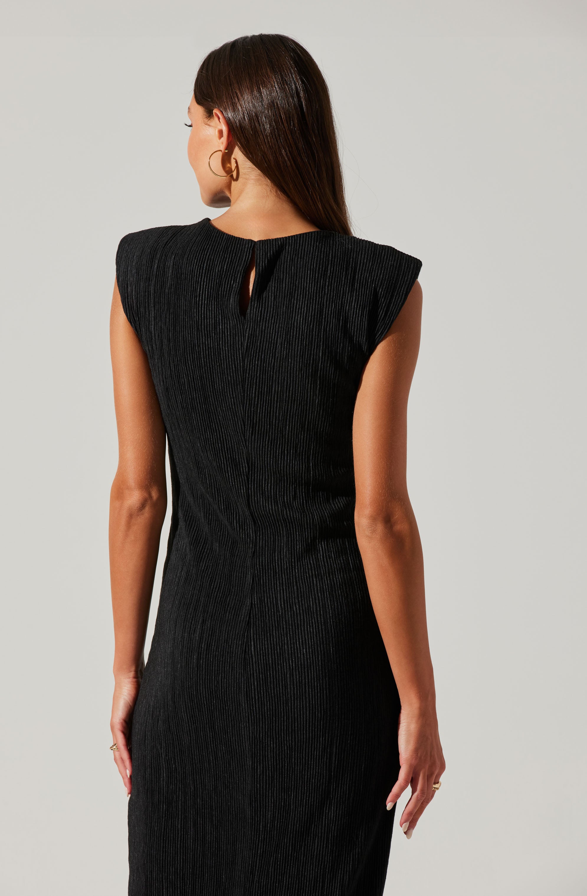 Plisse Straight Neck Midi Dress-Aljck