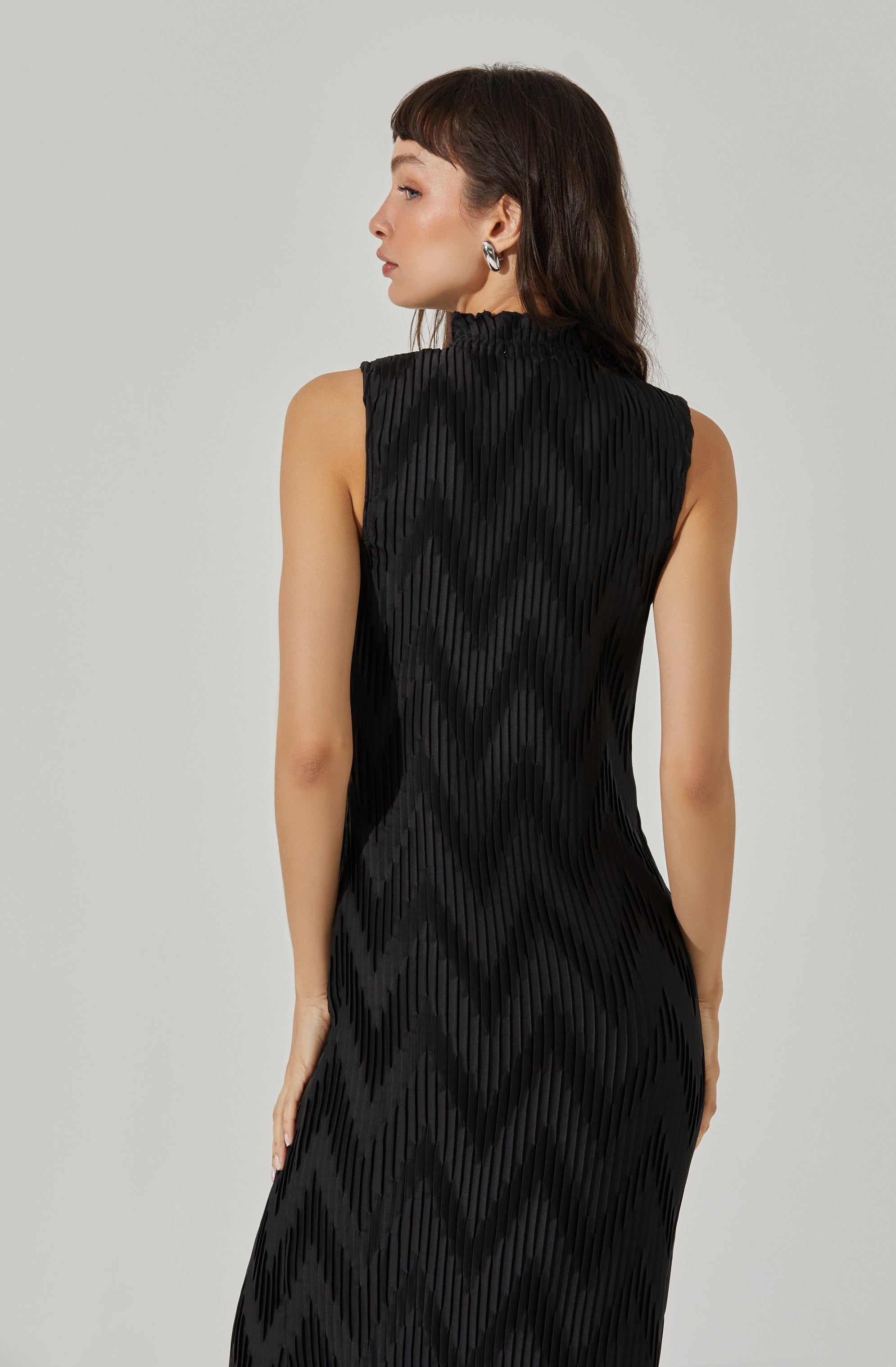 Textured Plisse Mock Neck Midi Dress-Aljck