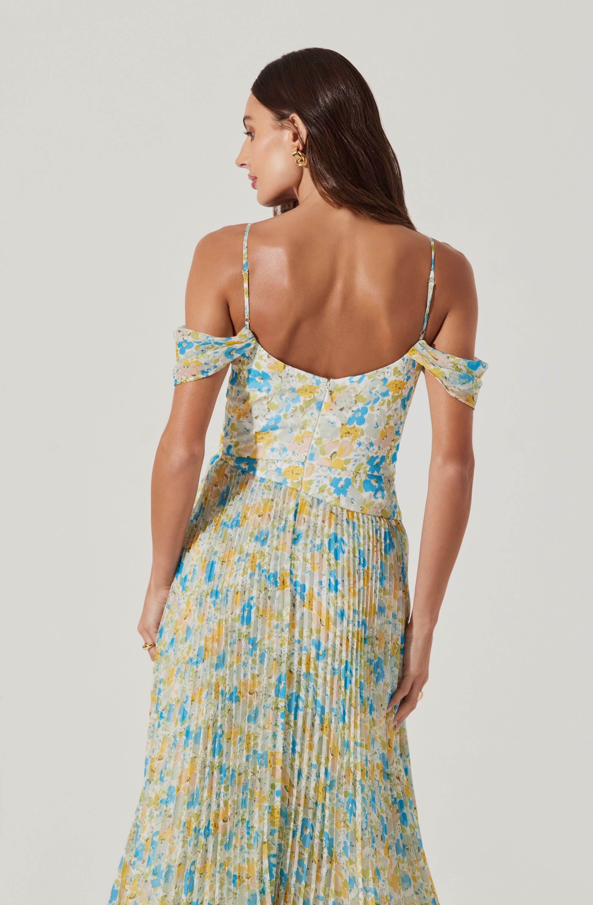 Pleated cold shoulder dress-Aljck