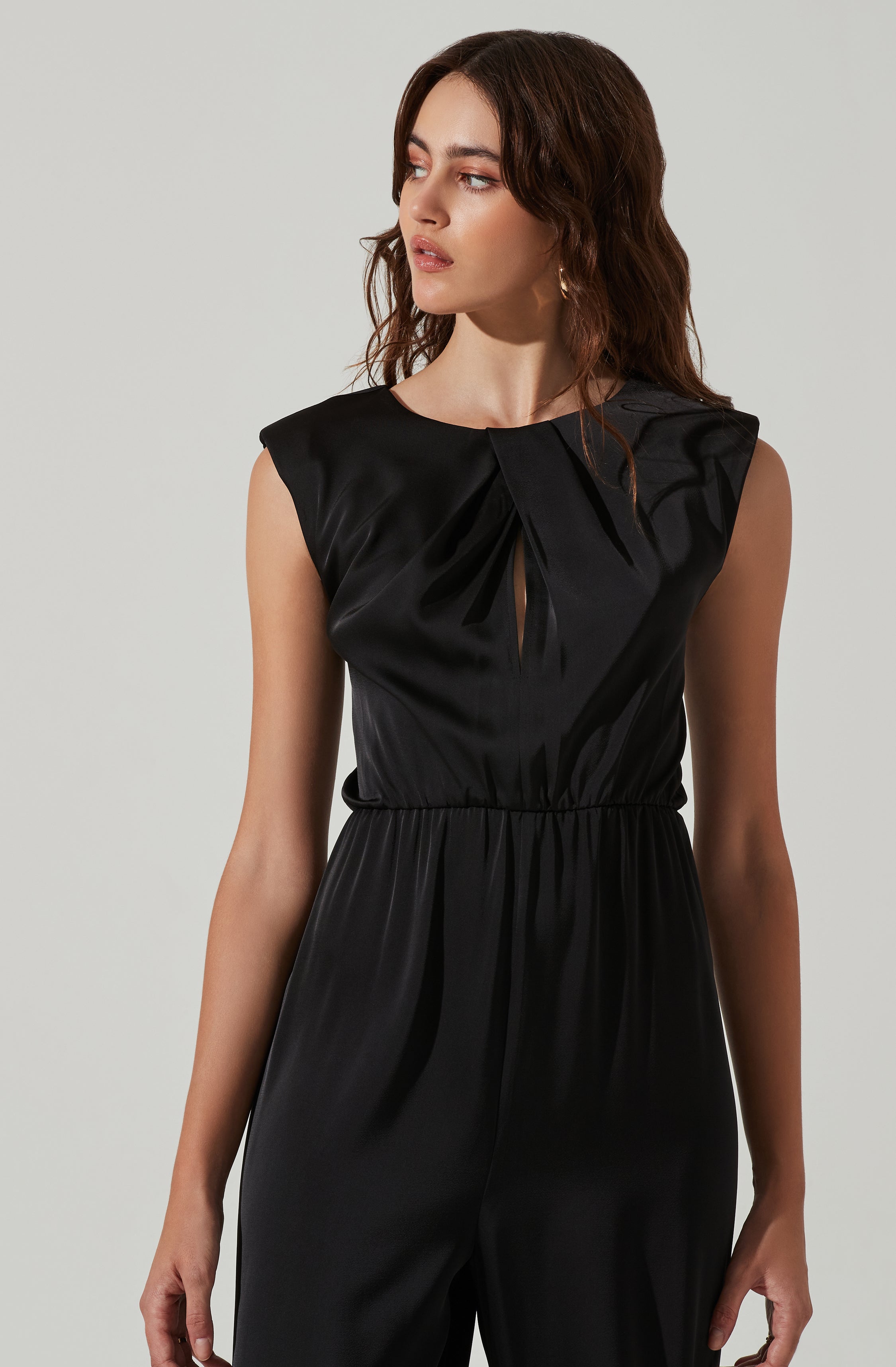 Inverted Pleat Neck Jumpsuit-Aljck