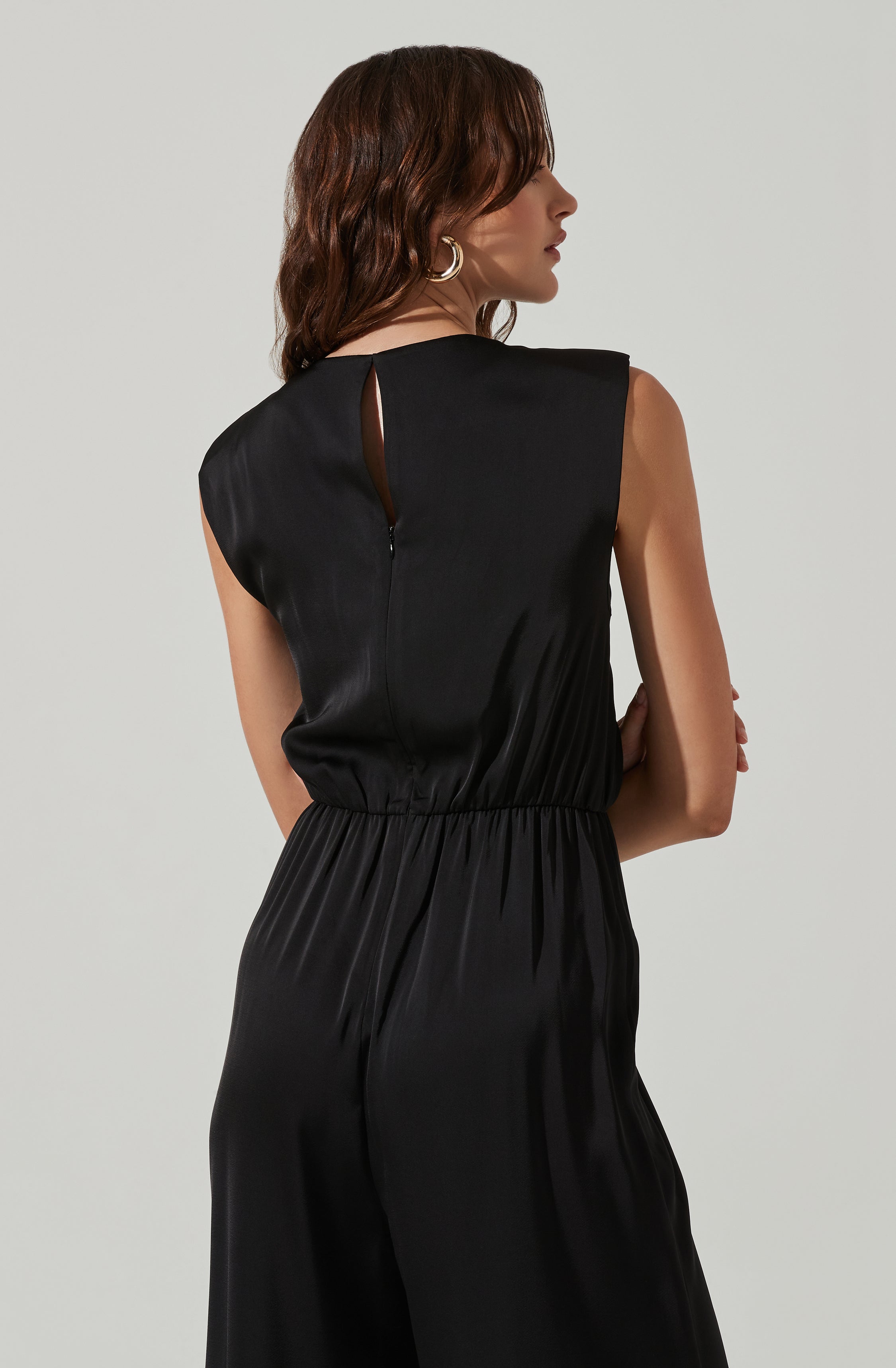 Inverted Pleat Neck Jumpsuit-Aljck