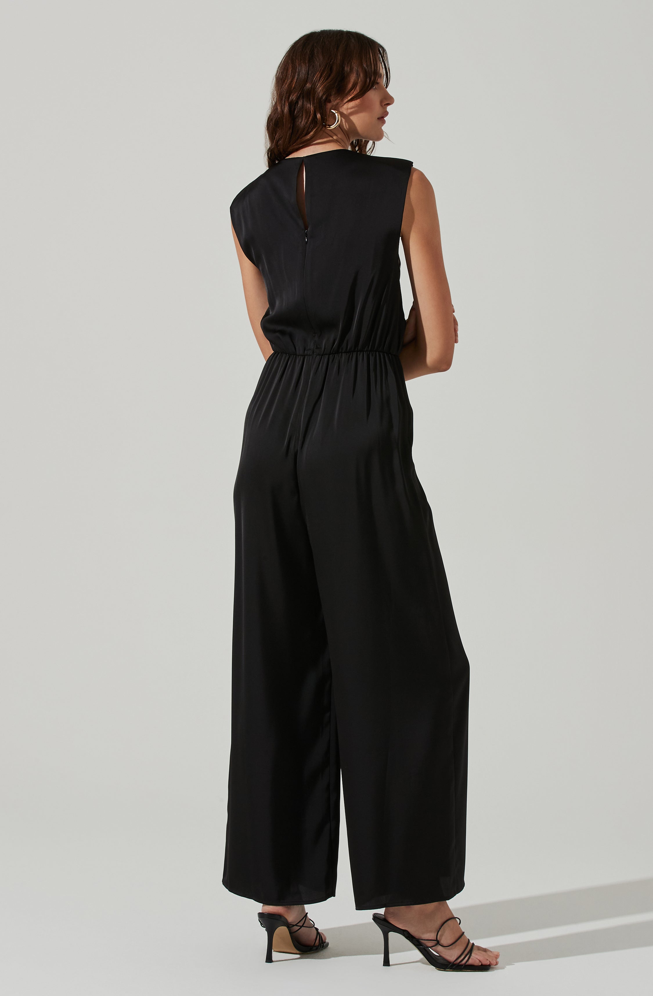 Inverted Pleat Neck Jumpsuit-Aljck