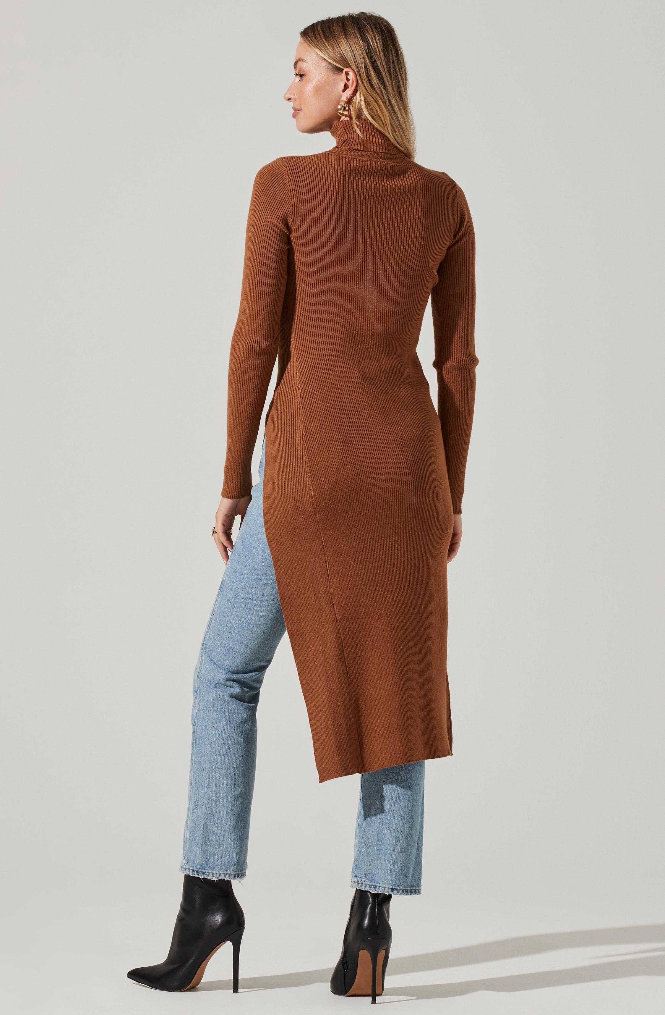 Hi Slit Turtleneck Sweater-Aljck