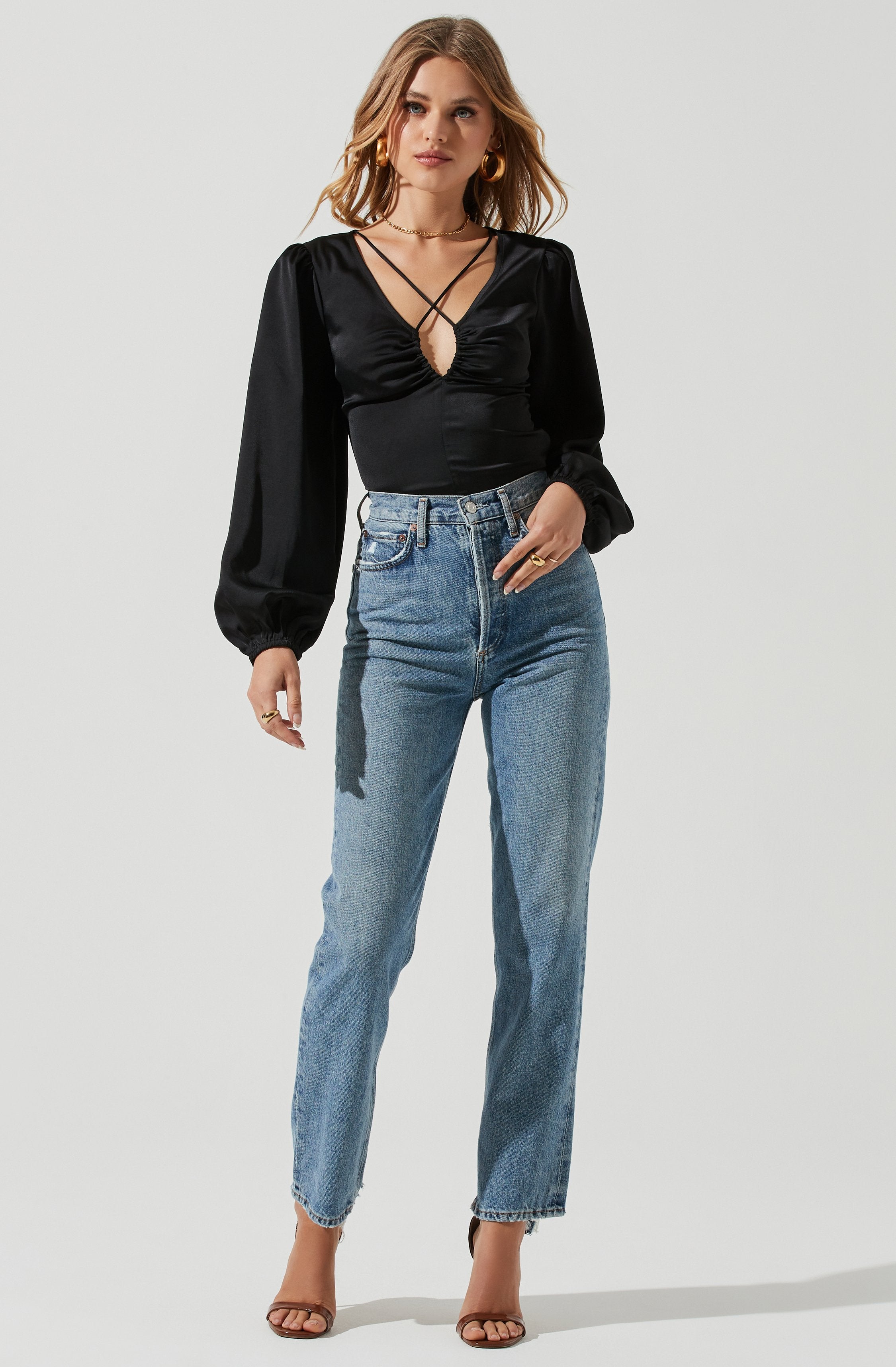 Key Hole Cutout Long Sleeve Top-Aljck