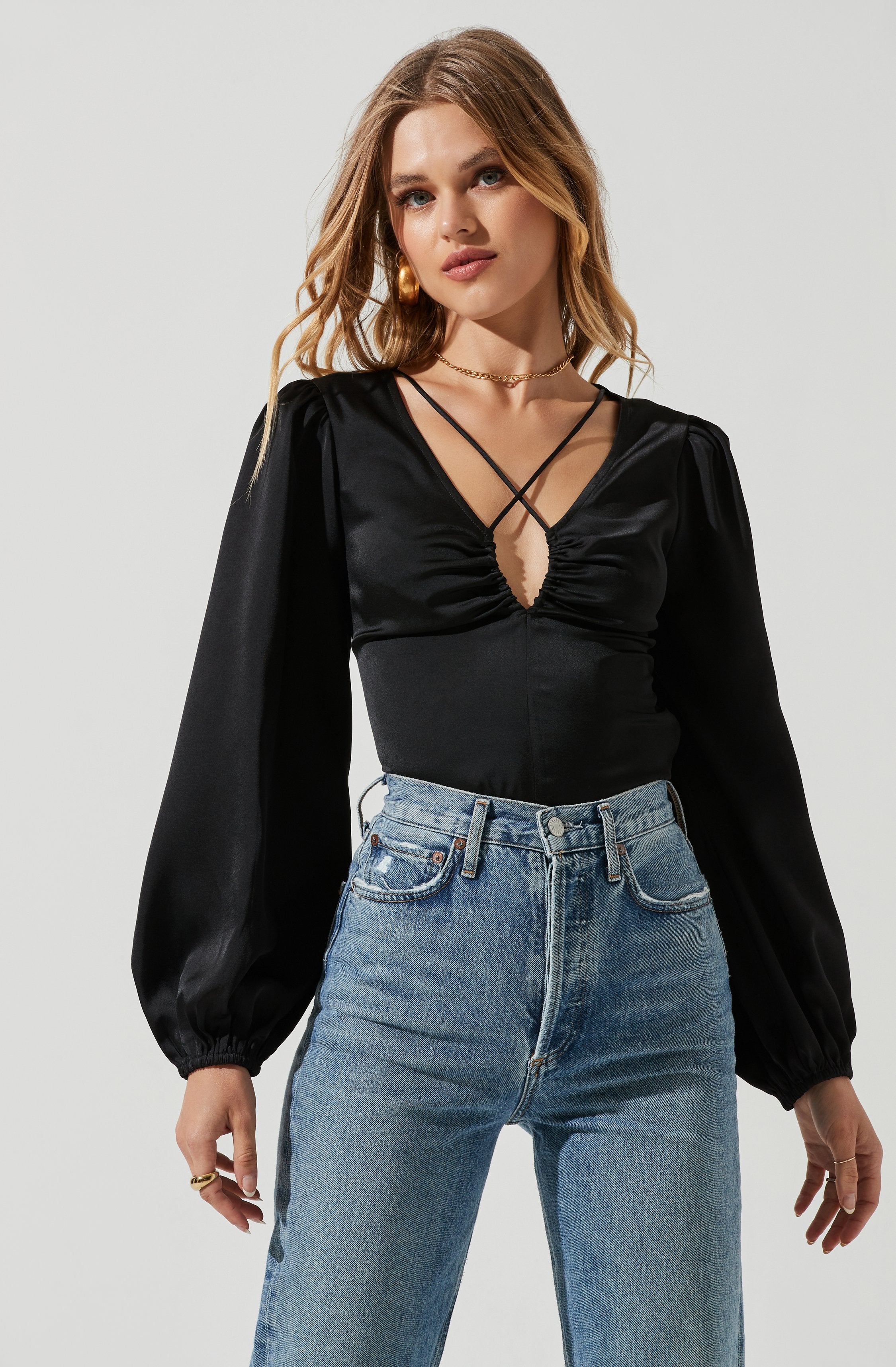 Key Hole Cutout Long Sleeve Top-Aljck