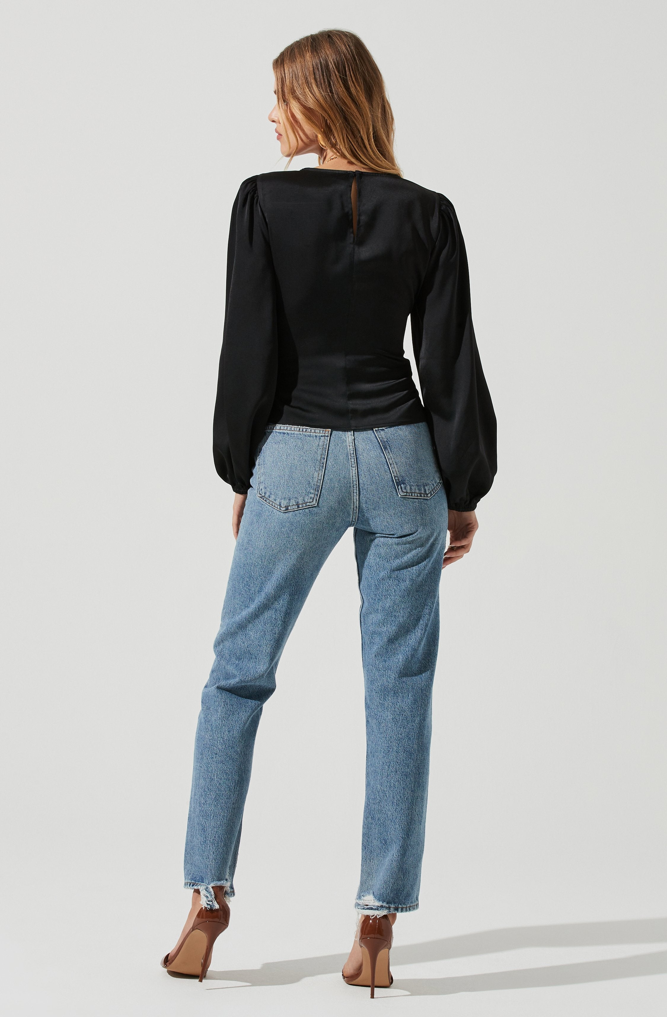 Key Hole Cutout Long Sleeve Top-Aljck