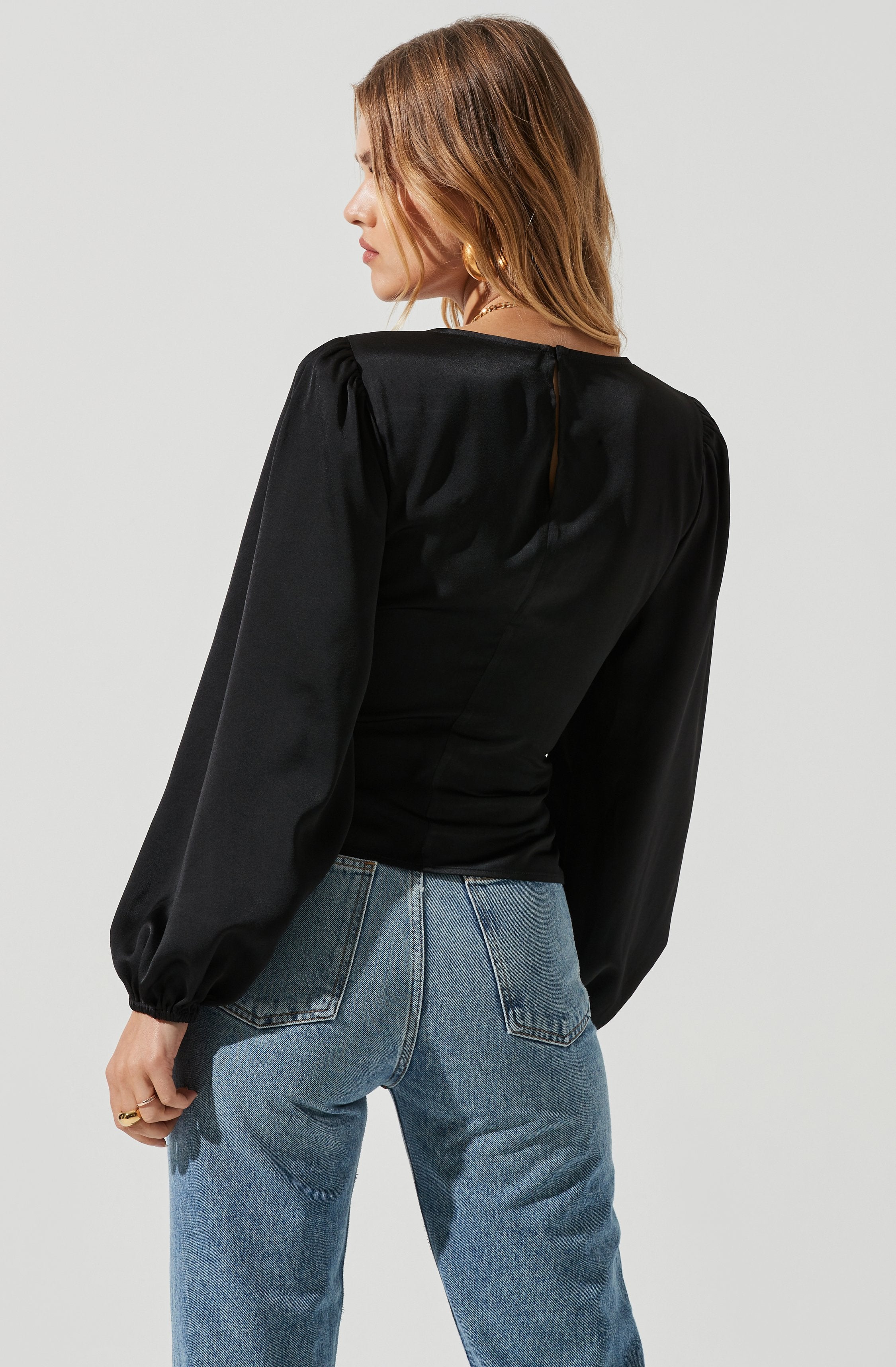 Key Hole Cutout Long Sleeve Top-Aljck