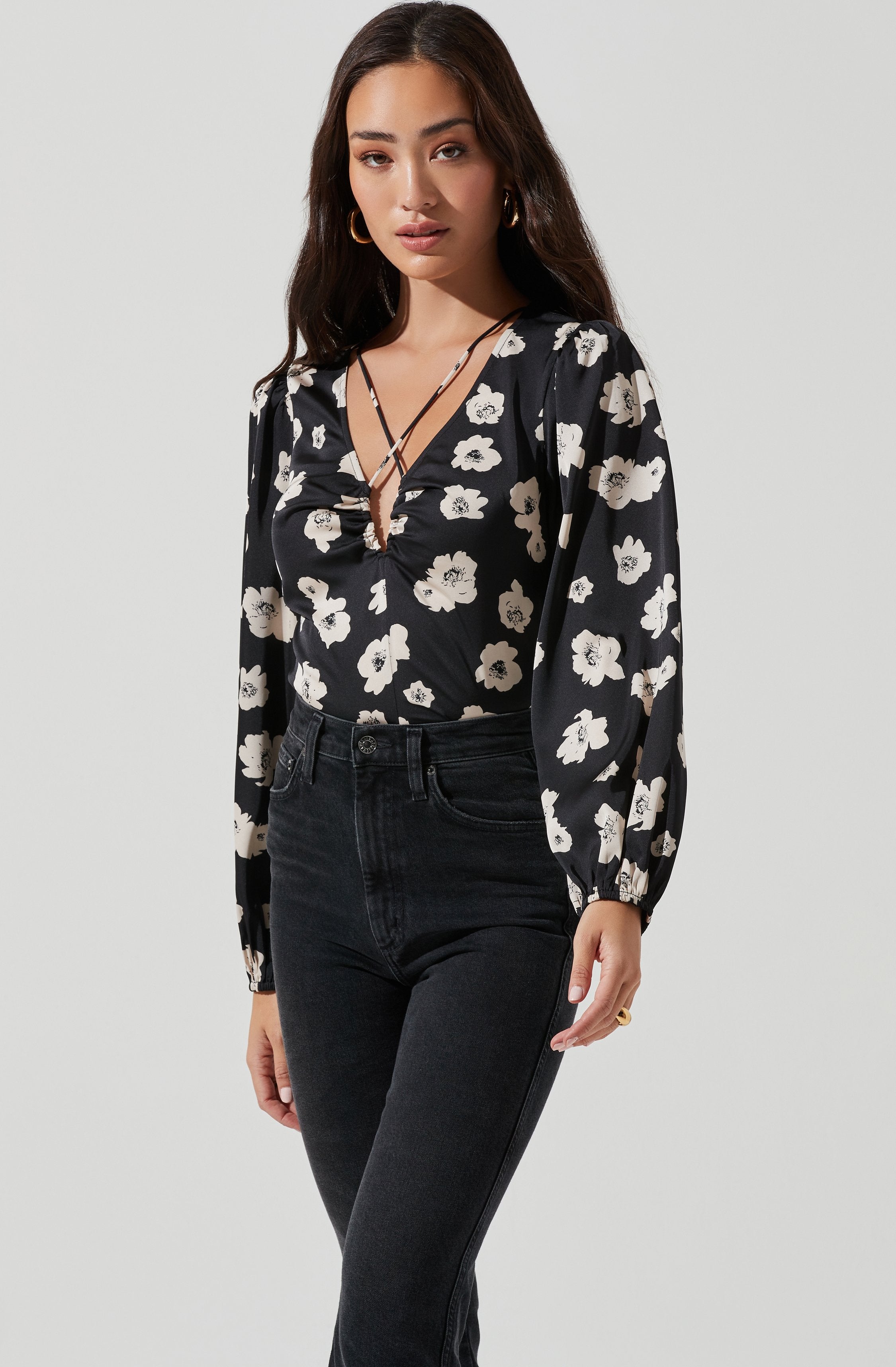 Key Hole Cutout Long Sleeve Top-Aljck