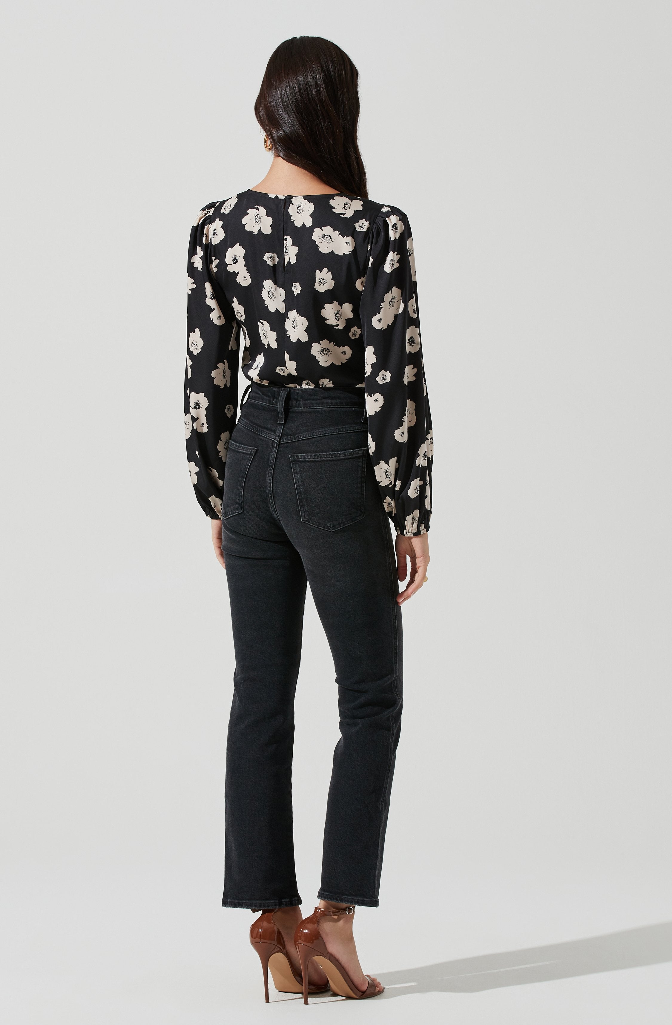 Key Hole Cutout Long Sleeve Top-Aljck