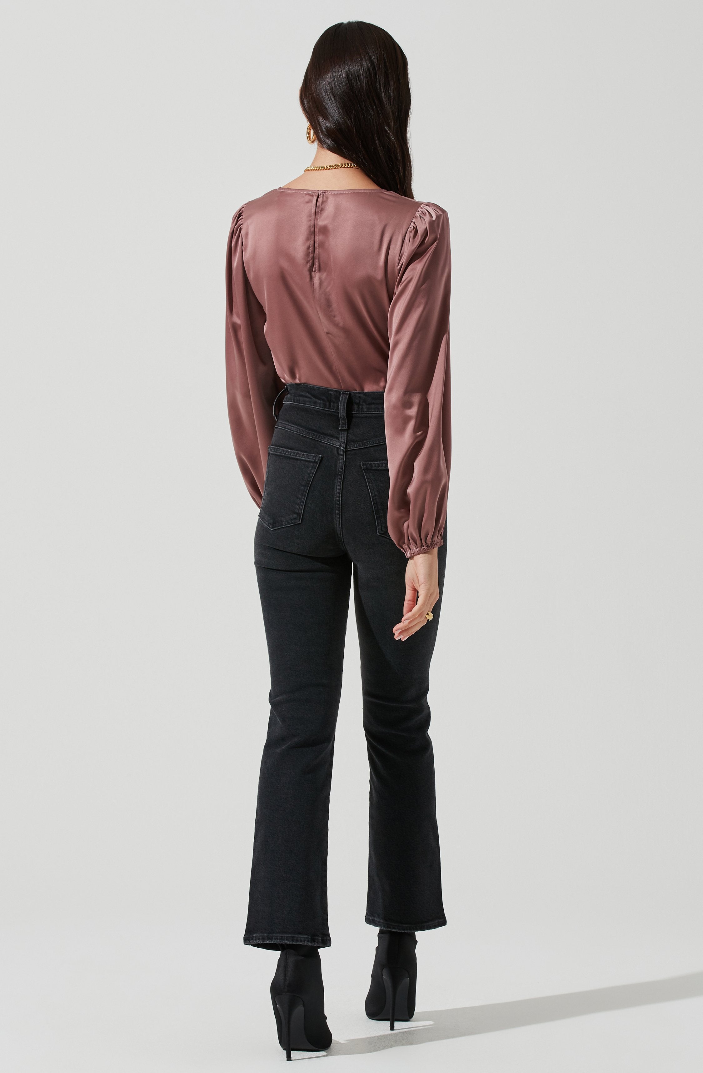 Key Hole Cutout Long Sleeve Top-Aljck