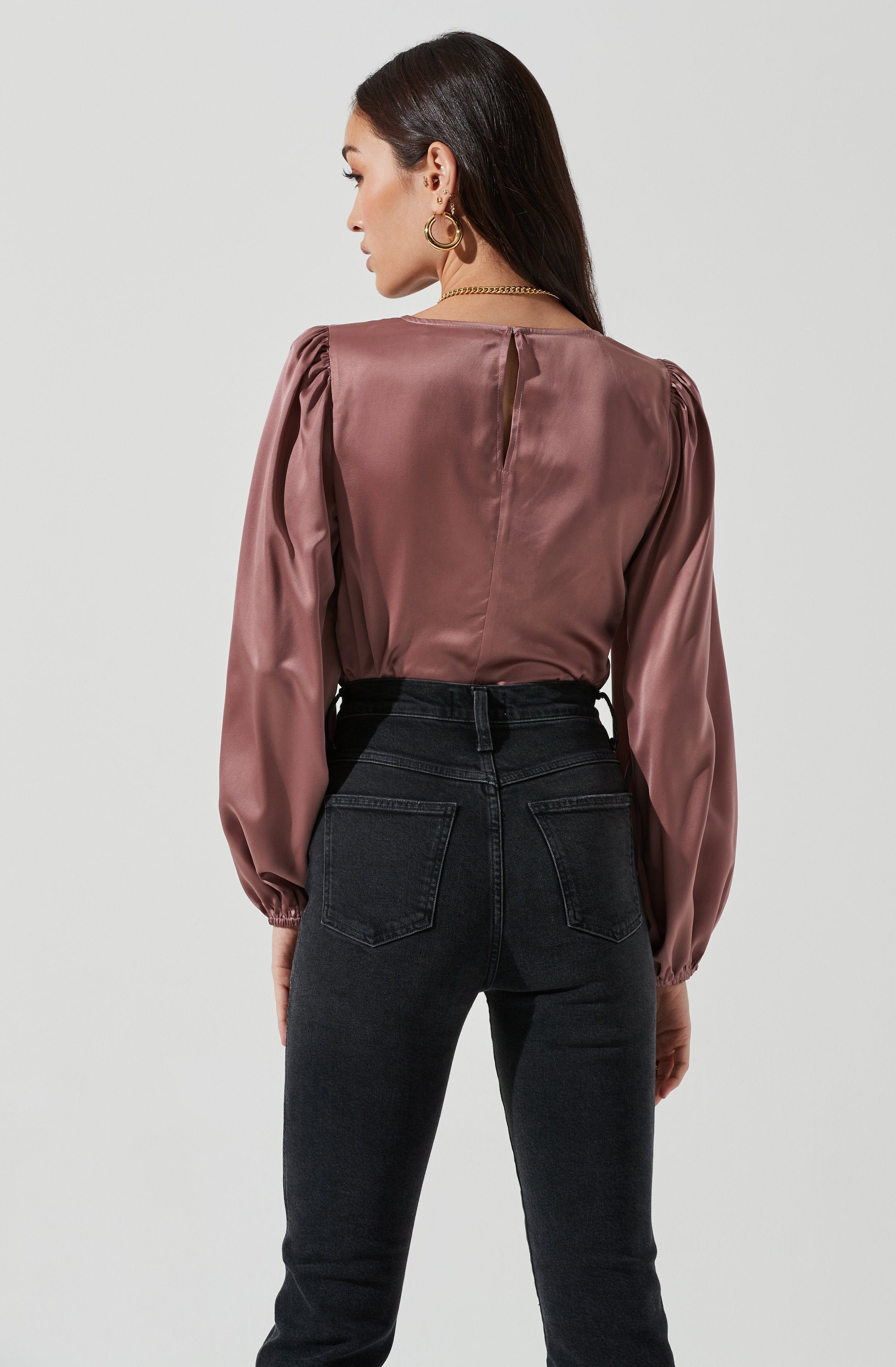 Key Hole Cutout Long Sleeve Top-Aljck