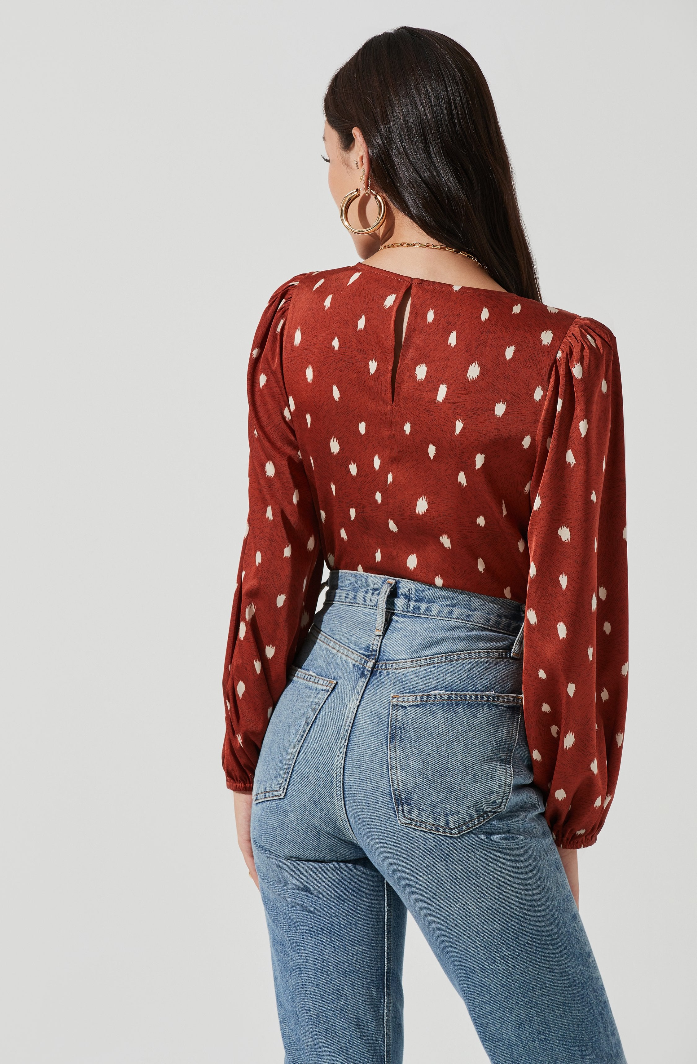Key Hole Cutout Long Sleeve Top-Aljck