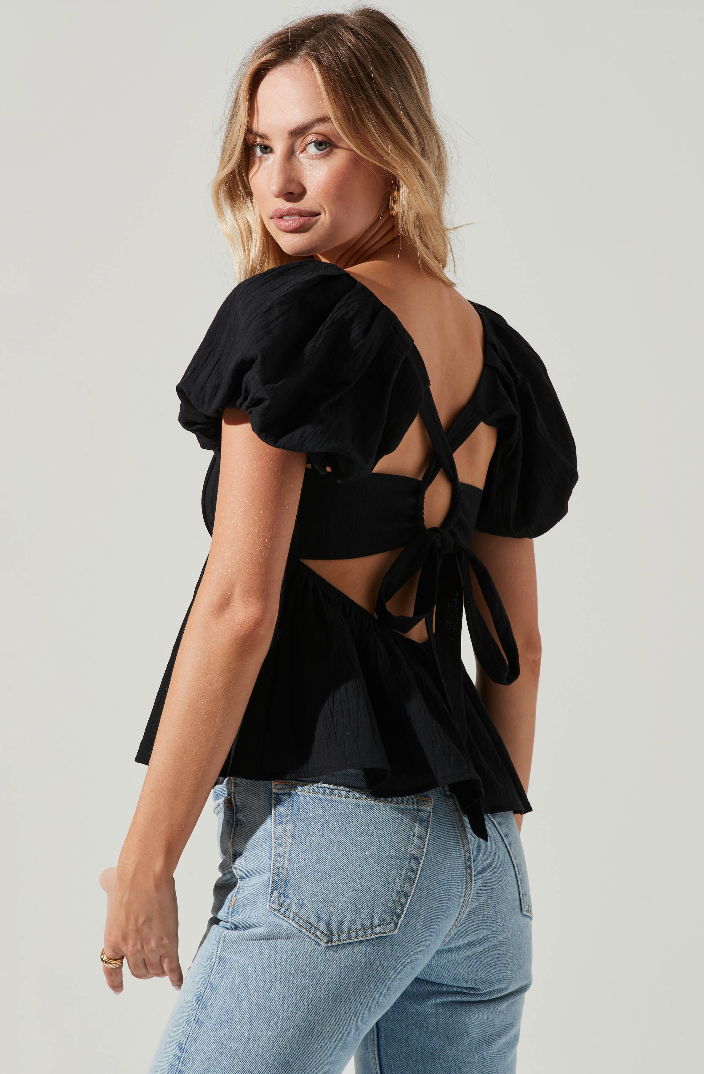 Pleated Back Cutout Bubble Sleeve Top-Aljck