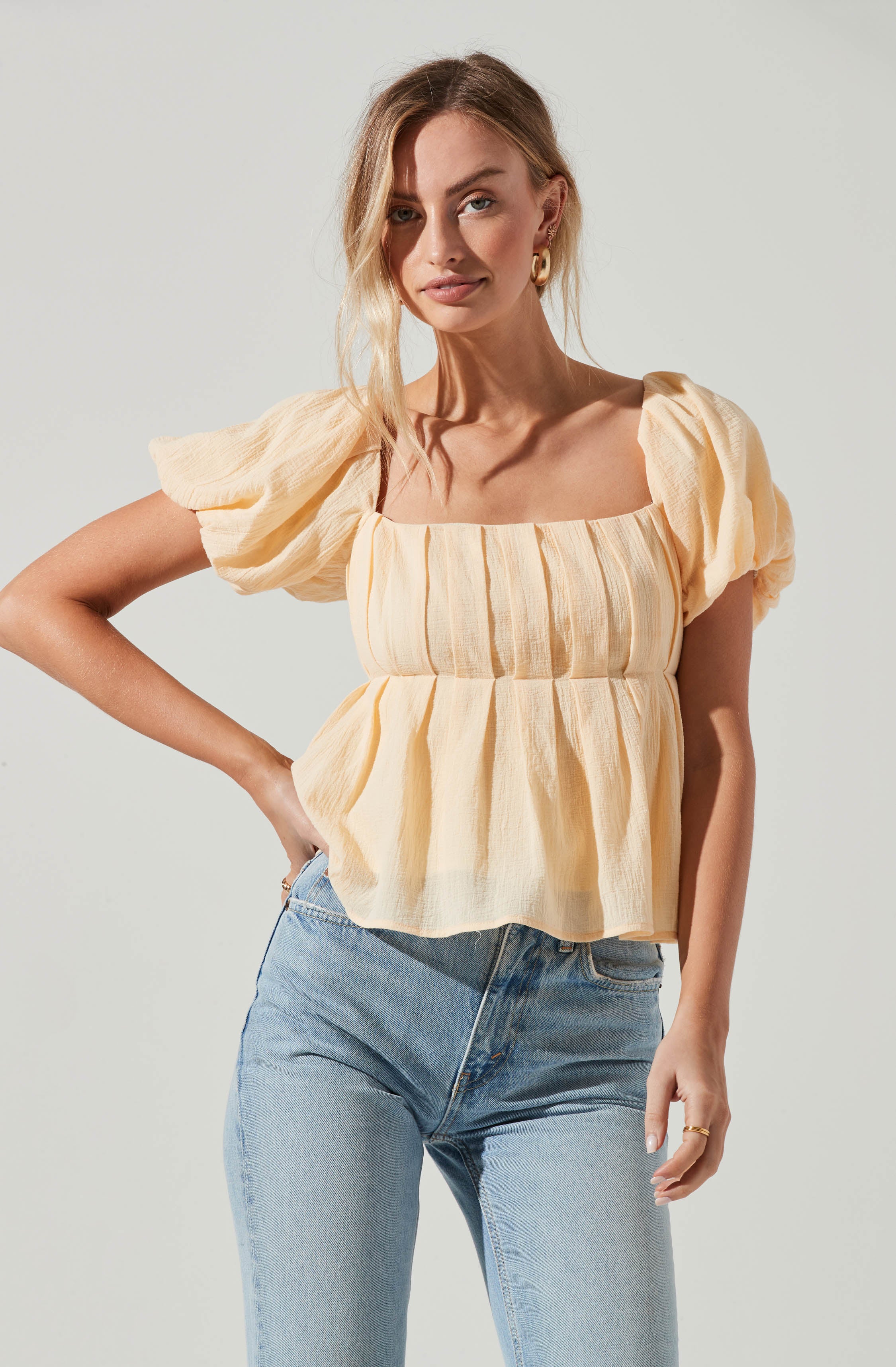 Pleated Back Cutout Bubble Sleeve Top-Aljck