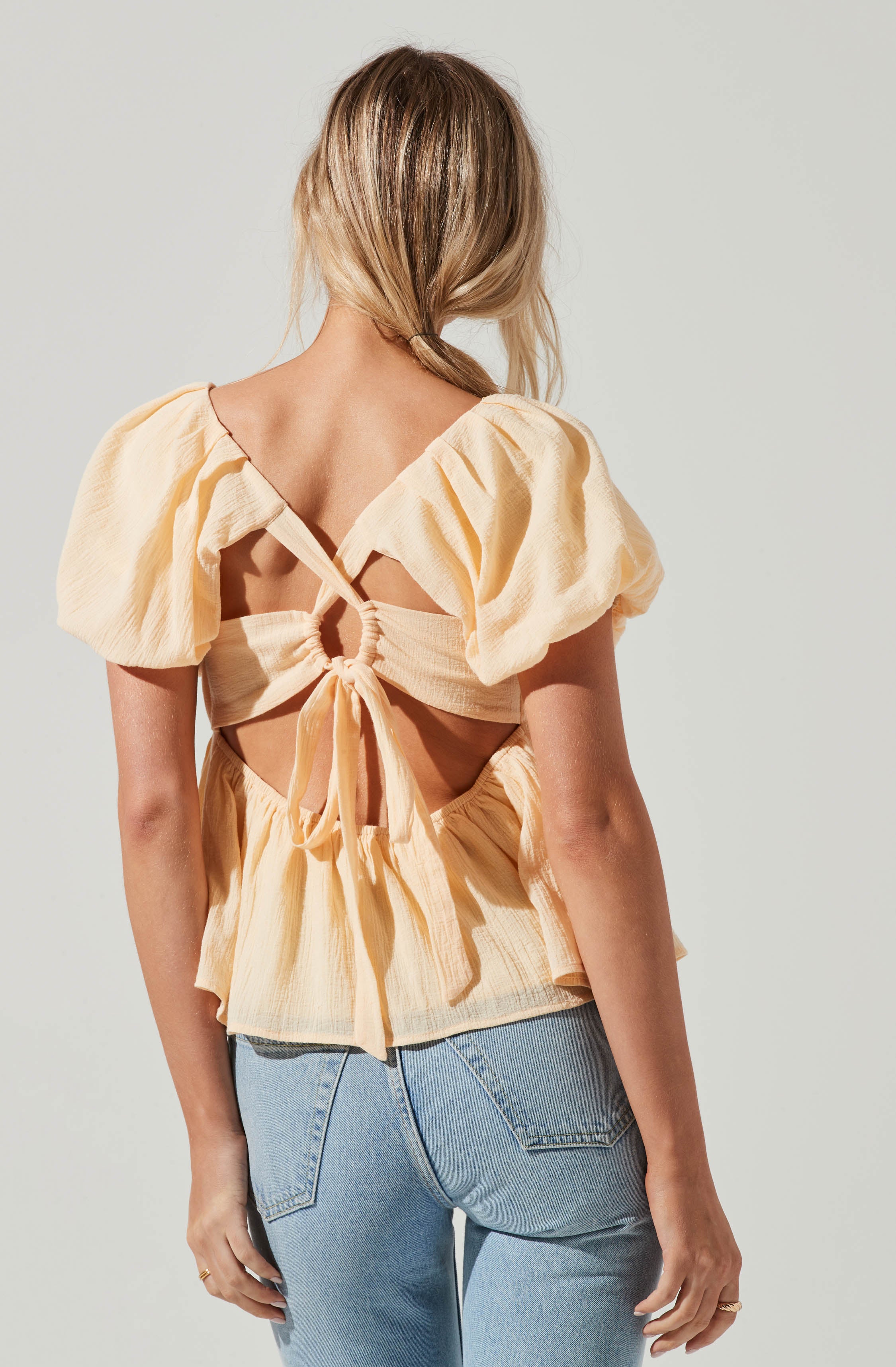 Pleated Back Cutout Bubble Sleeve Top-Aljck