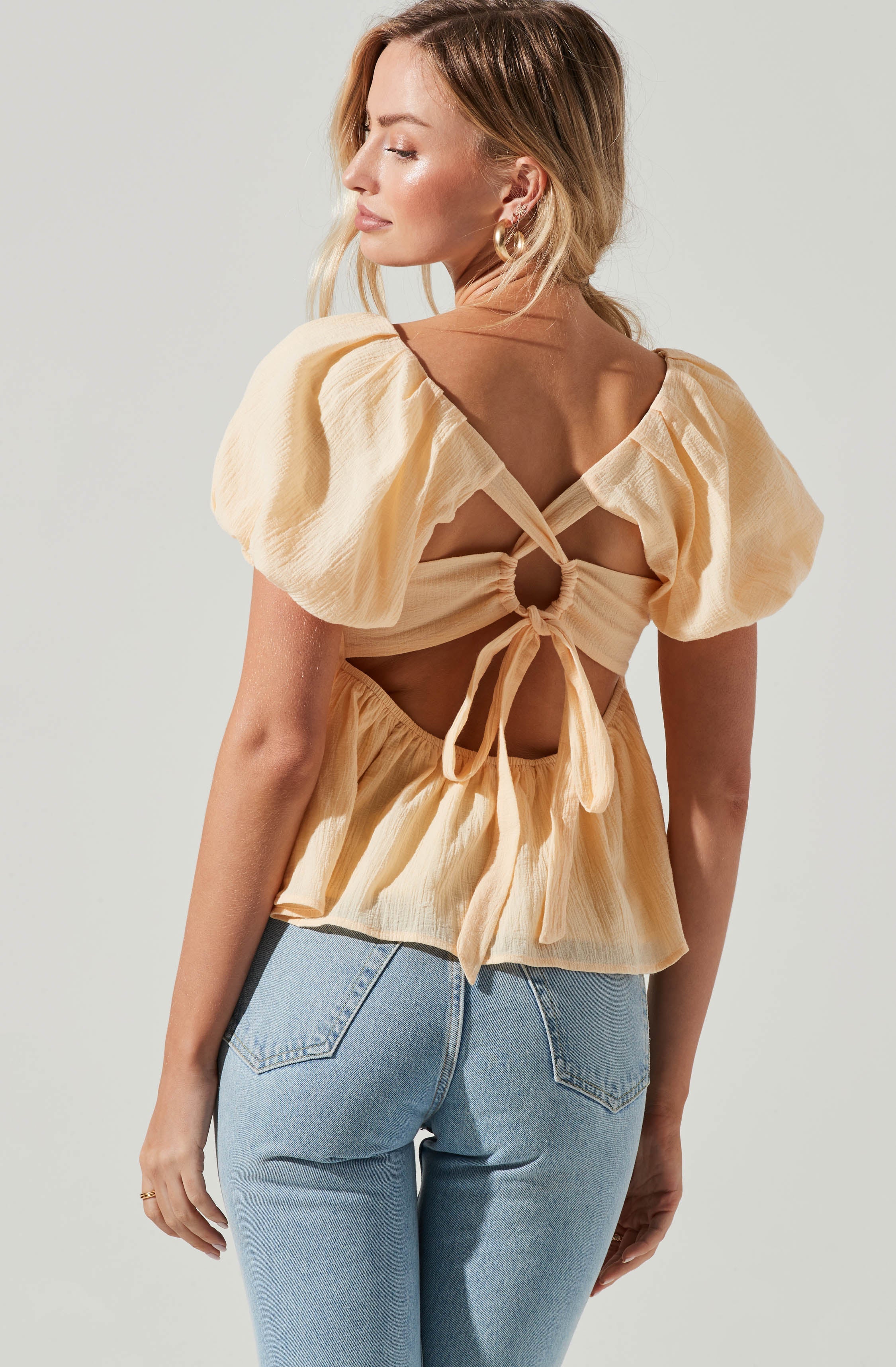 Pleated Back Cutout Bubble Sleeve Top-Aljck