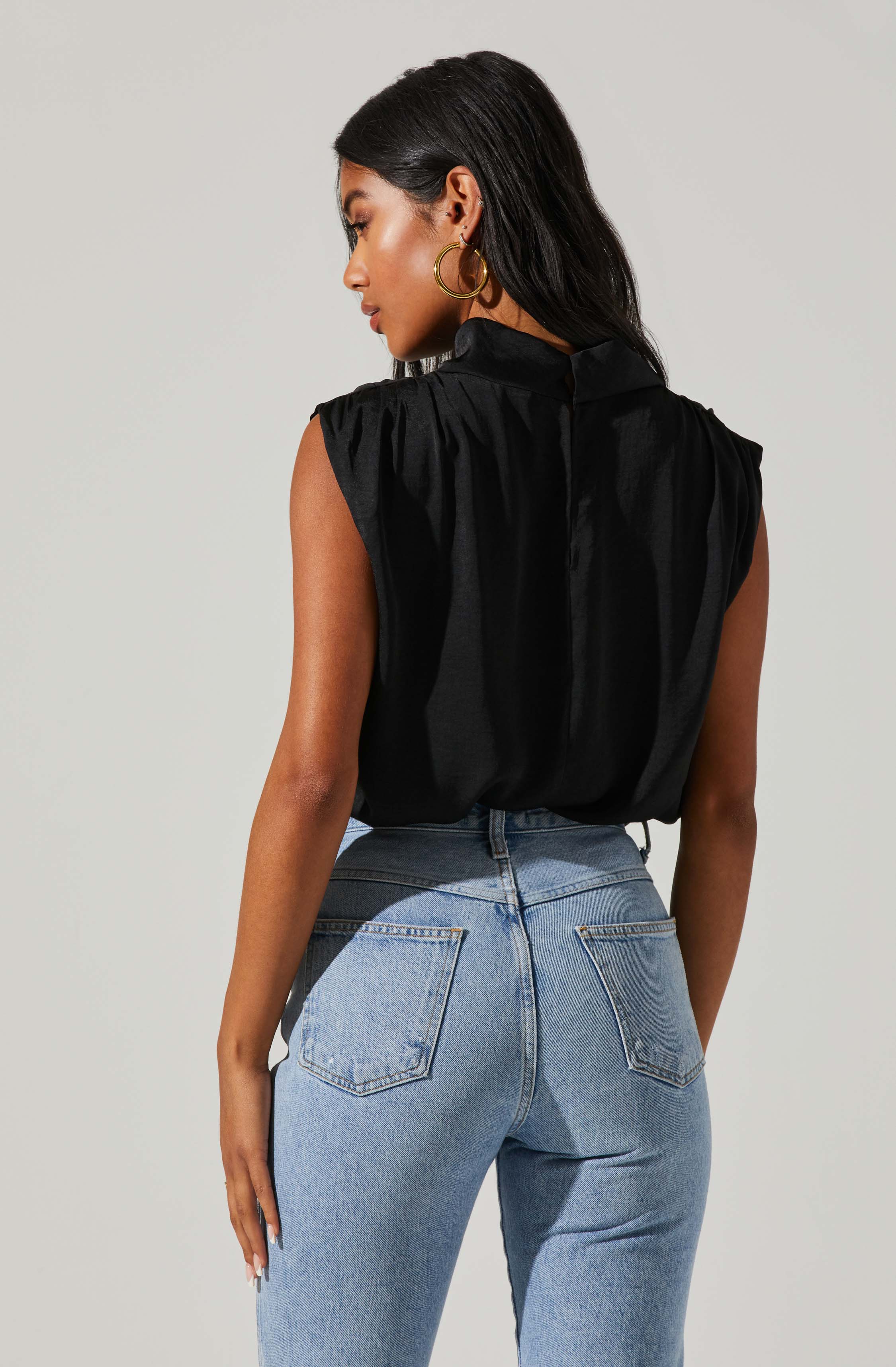 Cowl Neck Sleeveless Top-Aljck