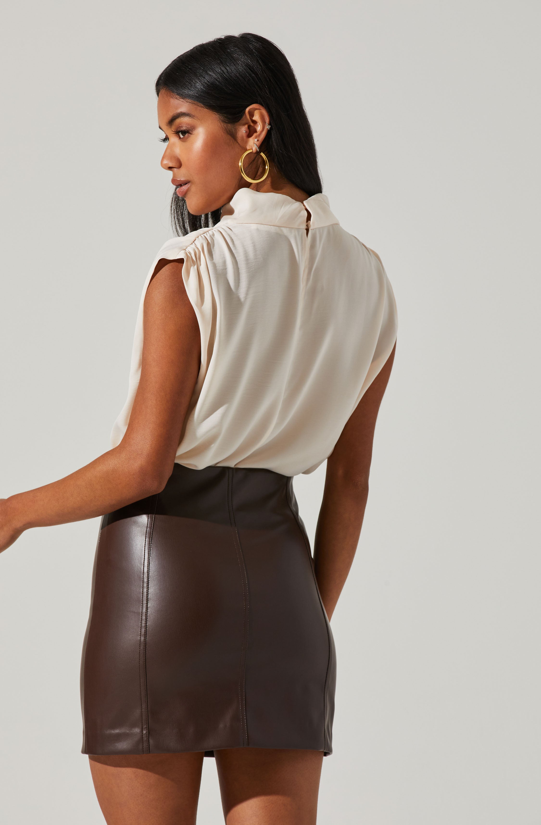 Cowl Neck Sleeveless Top-Aljck