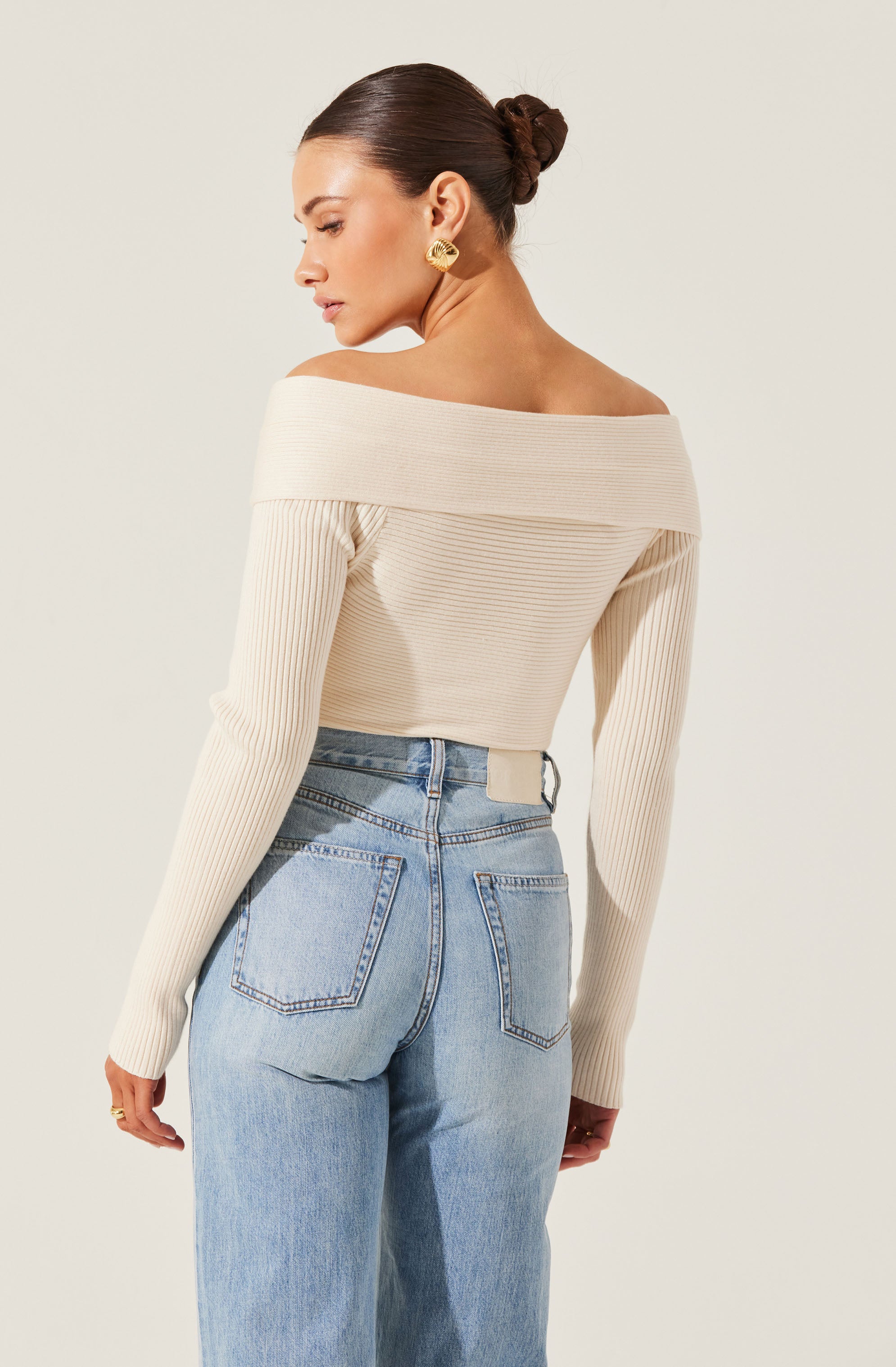 Off Shoulder Crossover Sweater-Aljck